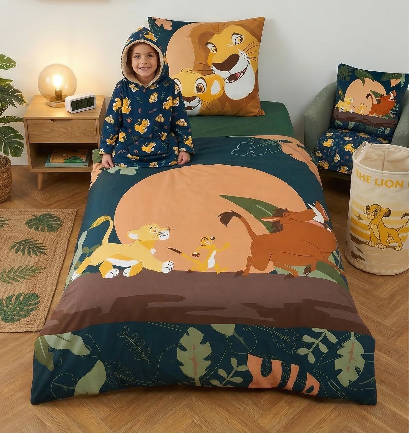 Il Re Leone Bambini Set Camera 5 Pezzi 140x200 – Simba | Set camera 5 pezzi | Piumino + Coperta con cappuccio + Cesto + Cuscino + Coperta | Simba | Licenza ufficiale