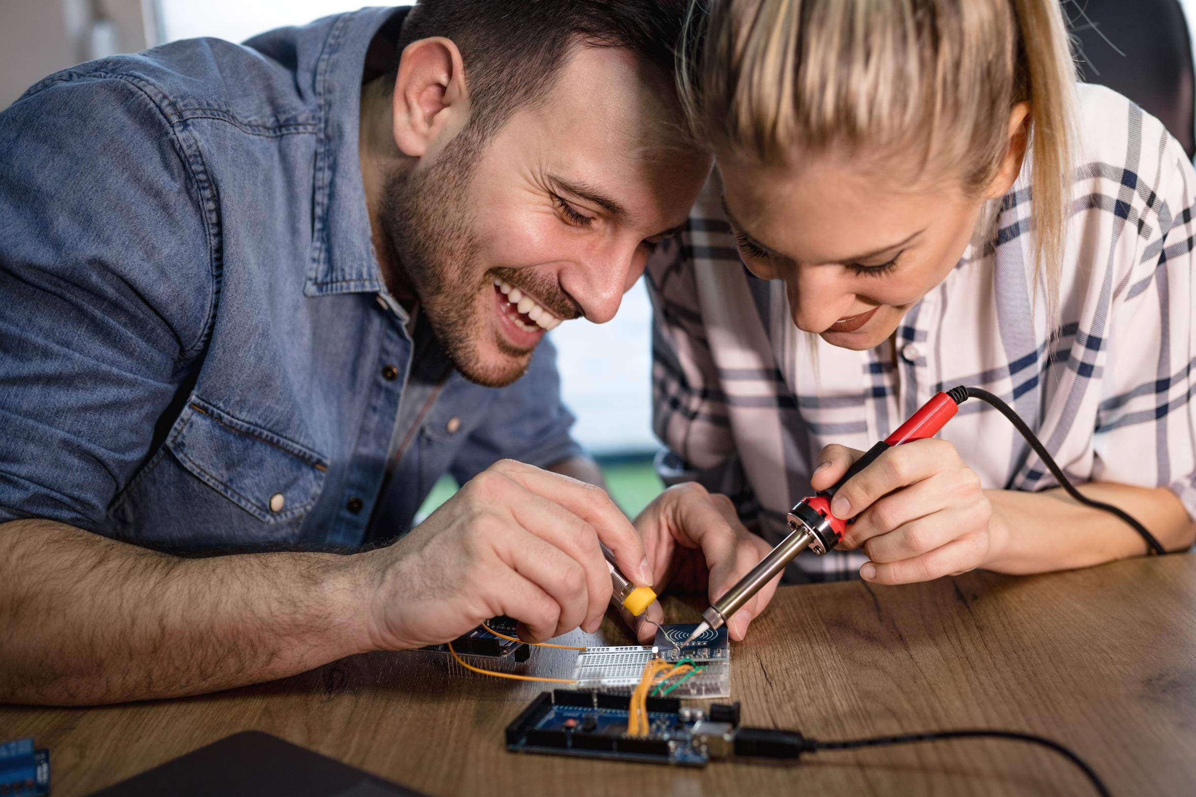 Stagecaptain EWS-15 Set D'Outils Électriques (27 pièces, incluant fer à souder et multimètre, pour salle de répétition, scène, espace de vie et atelier, complet dans un étui pratique)