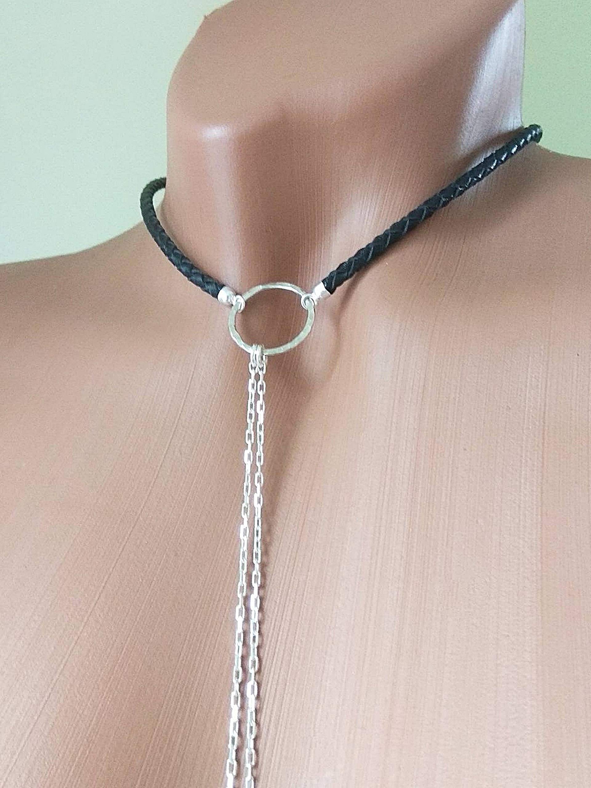 Handgemachter Brustwarzen-Schmuck Schwarzes Leder O-Ring Halsband | Baumelnde silberne Ketten, Fake Brustwarzen-Piercing