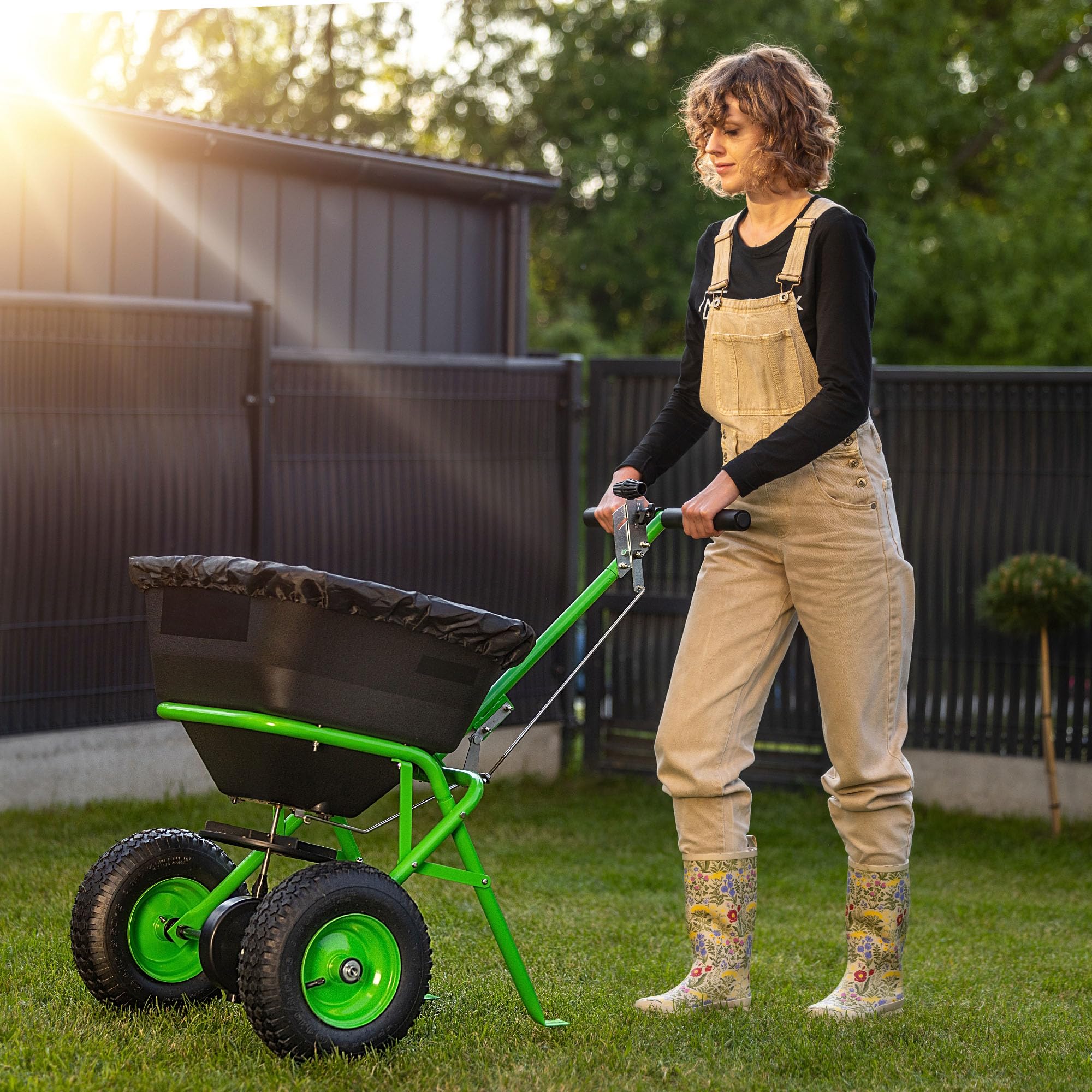 KADAX Carro esparcidor de 45 L con ruedas, esparcidor de abono para semillas de césped, fertilizante para césped, cal y sal de carretera, salero, esparcidor de semillas para el cuidado del césped y el