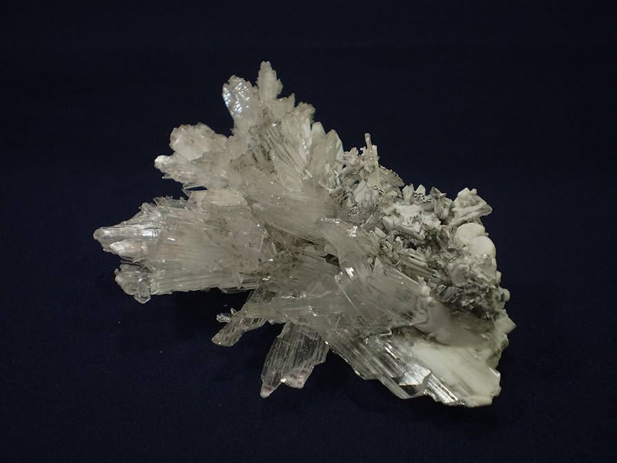 Amazon.co.jp: 天然石 セレナイト 原石 クラスター 稀少 逸品