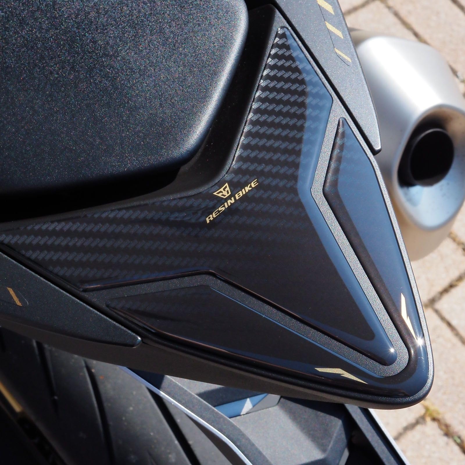 Resin Bike Motorfietssticker compatibel met Honda CB1000 Hornet SP 2025-2026. Motorfiets tankgrip bescherming tegen stoten en schaafwonden. 3D-sticker, kunsthars, gemaakt in Italië Resin Bike Motorfietssticker compatibel met Honda CB1000 Hornet SP 2025-2026. Motorfiets tankgrip bescherming tegen stoten en schaafwonden. 3D-sticker, kunsthars, gemaakt in Italië