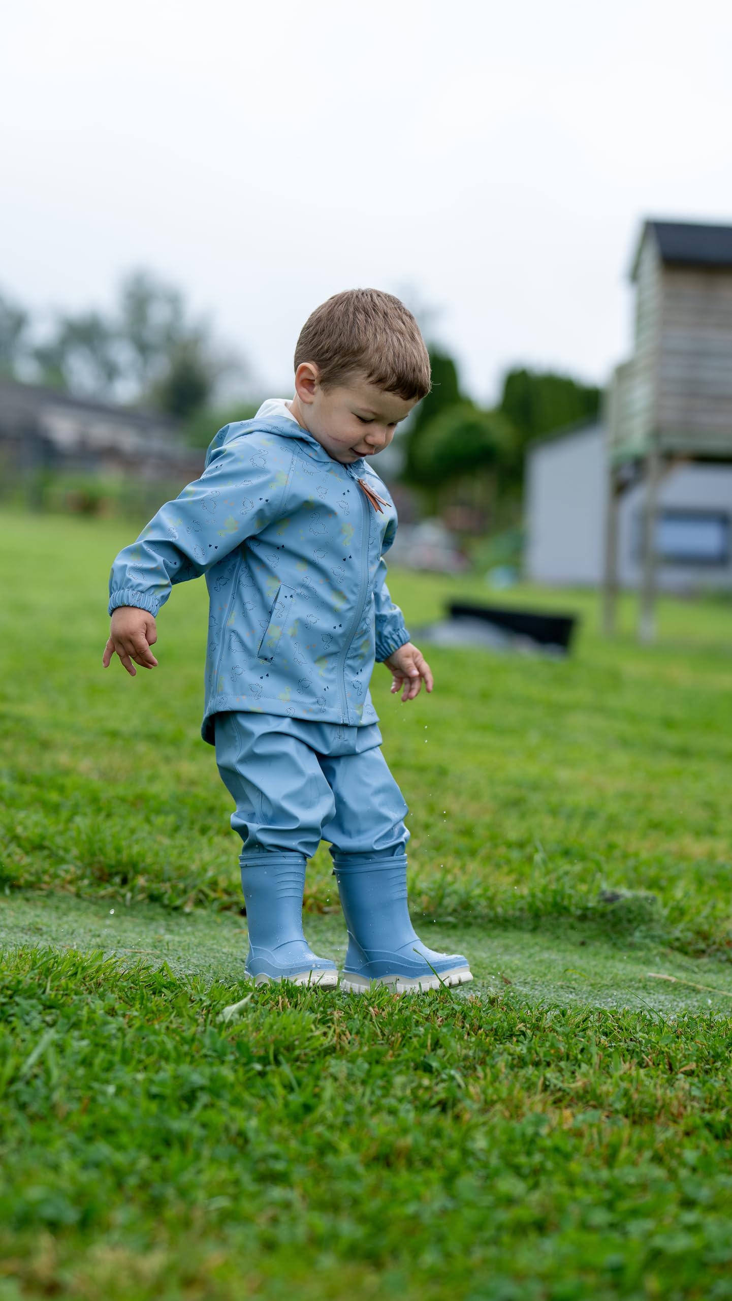 Sterntaler Regenjacke ungefüttert Dino - Kinder Regenjacke wasserdicht - Jungen Jacke mit verschweißten Nähten Kapuze und reflektierendem Detail - robuste Regenbekleidung