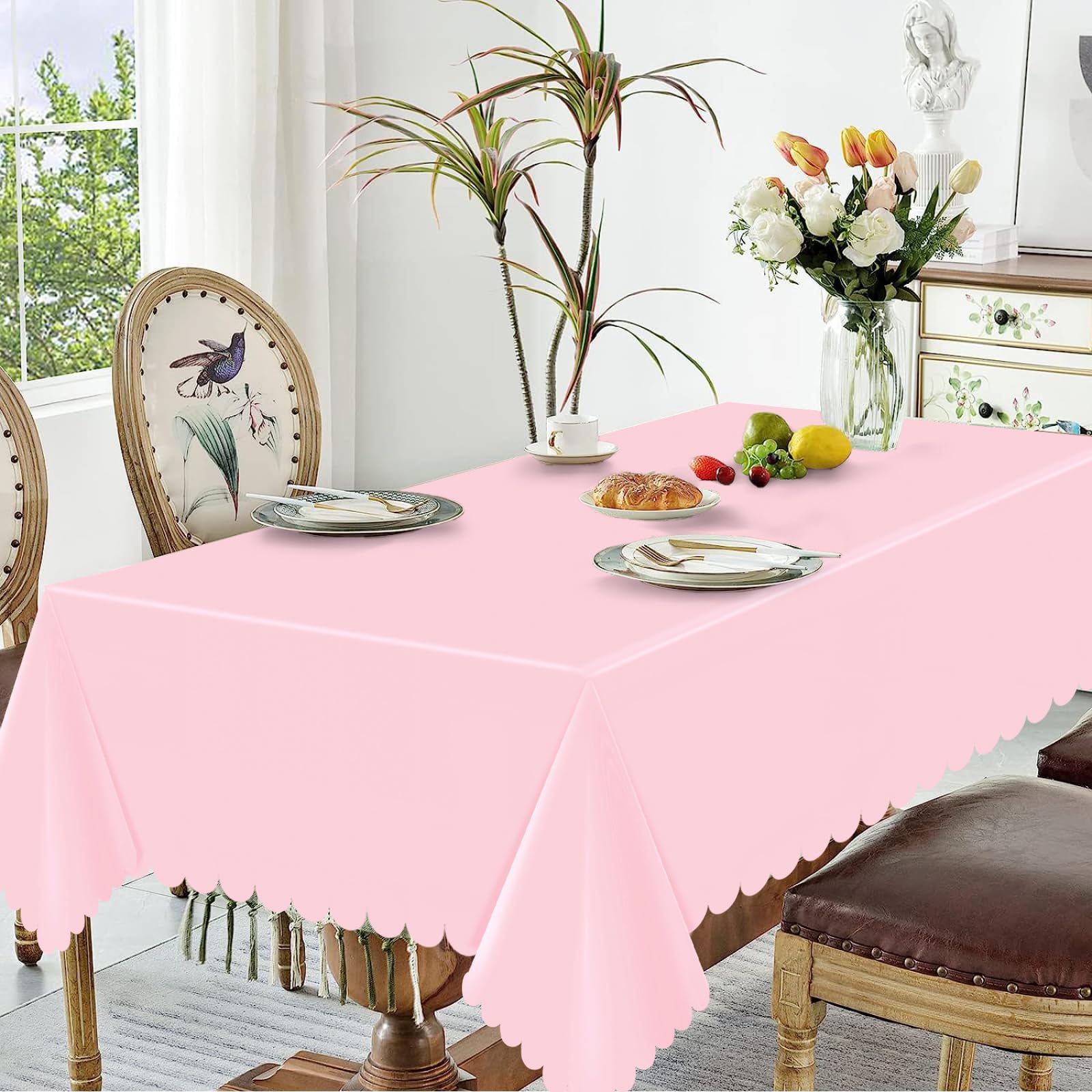 Paquete de 6 manteles de plástico rosa para mesas rectangulares, manteles desechables con borde festoneado, impermeables, para cumpleaños, novia, boda, baby shower, 54 x 108 pulgadas (rosa claro