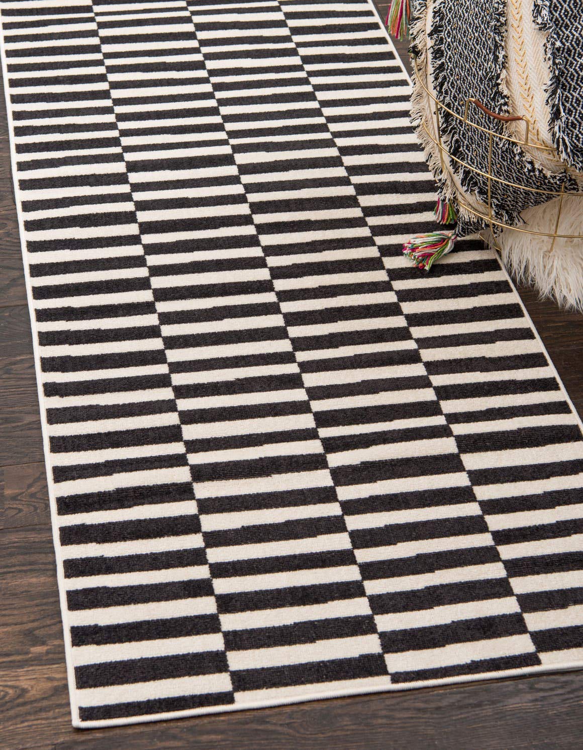 Unique Loom Williamsburg Collection Casual Transitional Thick Alternating Stripes Area Rug, 2 ft 9 in x 9 ft 10 in, Black/Beige