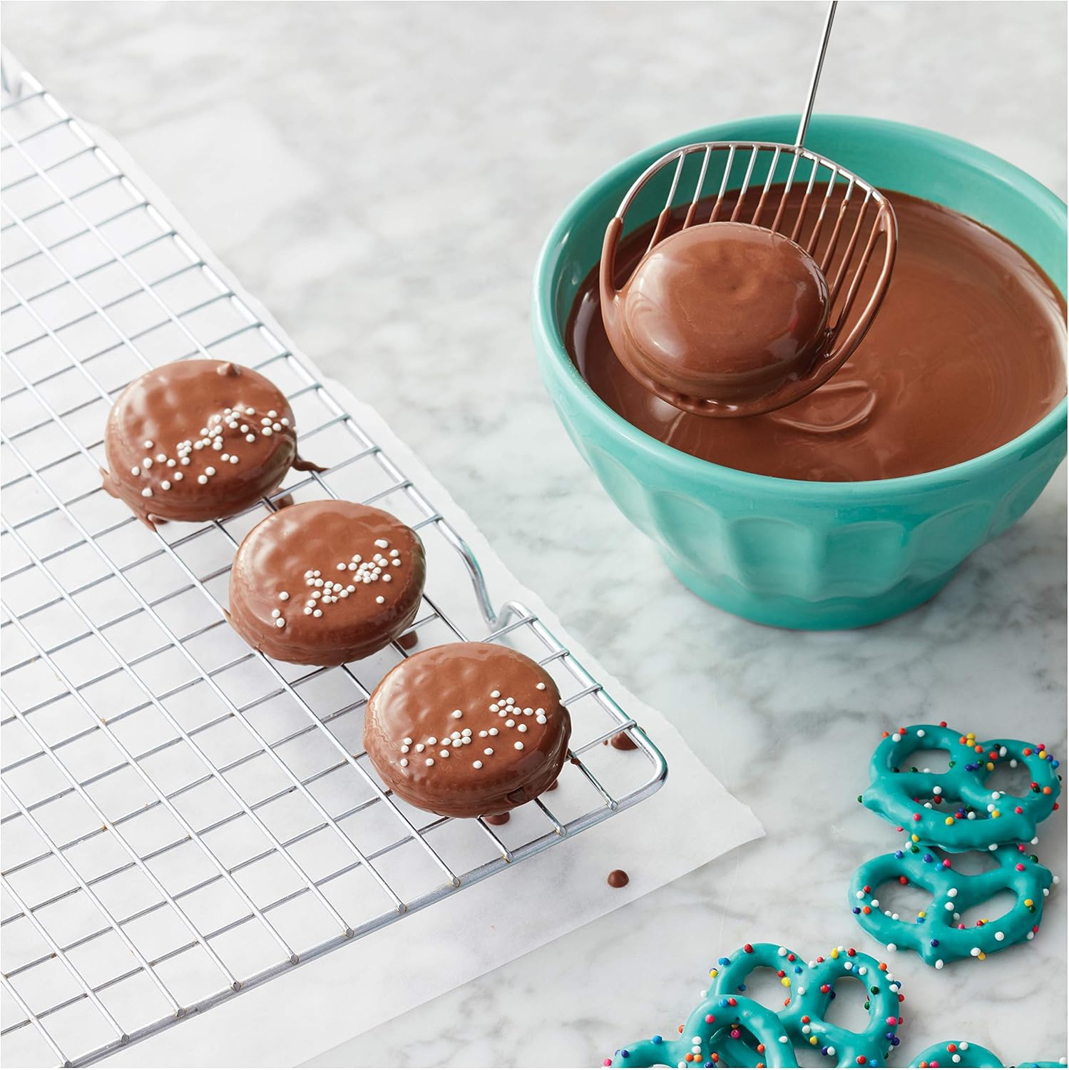 Wilton Candy Melts Candy Dipping Scoop : Home & Kitchen