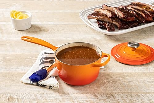 Miniatura 6 de Le Creuset Cacerola Signature de hierro fundido esmaltado, 2.25 cuartos de galón., Llama