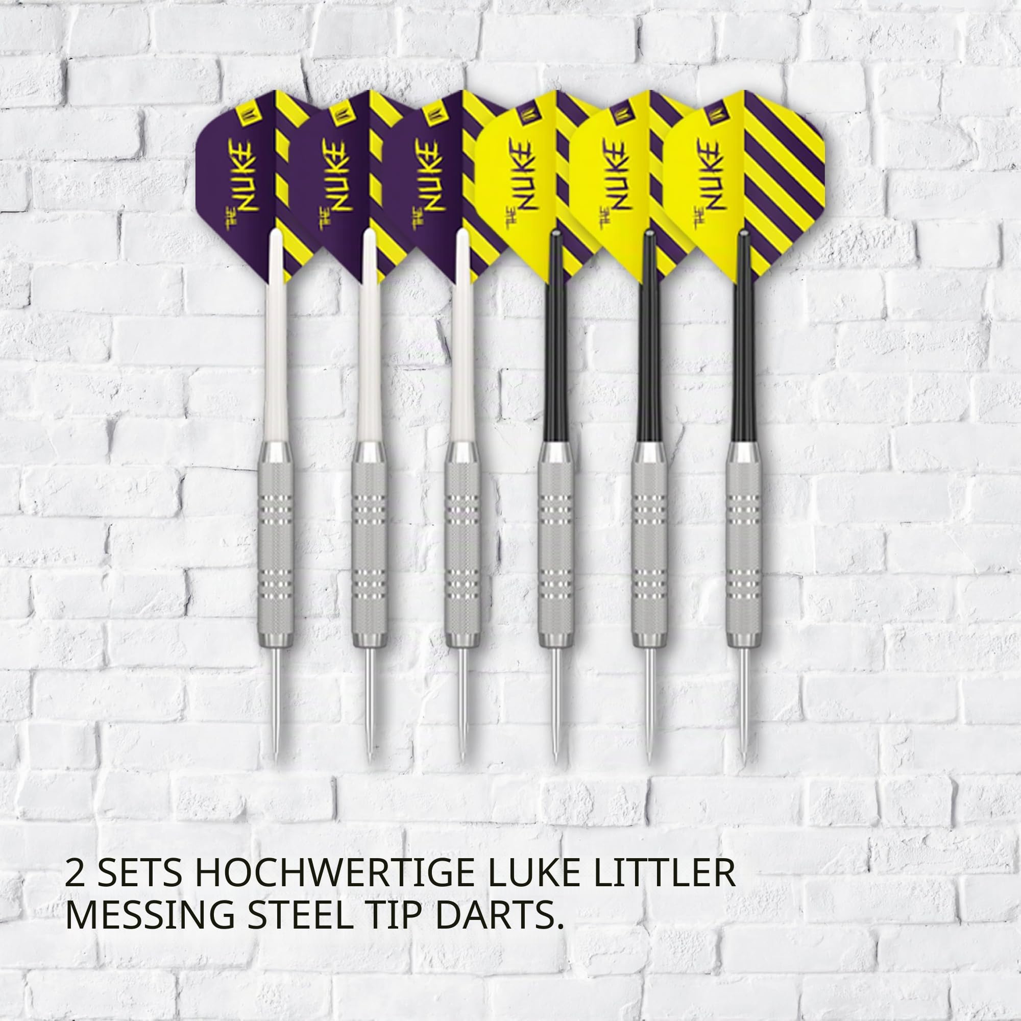 Target Darts Player Dartboard Set | Luke Littler/Dimitri Van den Bergh/Gabriel Clemens | Dartscheibe in Spieler-Edition mit 2 Set Steel-Dart-Dartspitzen, Wurf-Linie nach Wettkampfstandard | Profi-Dart
