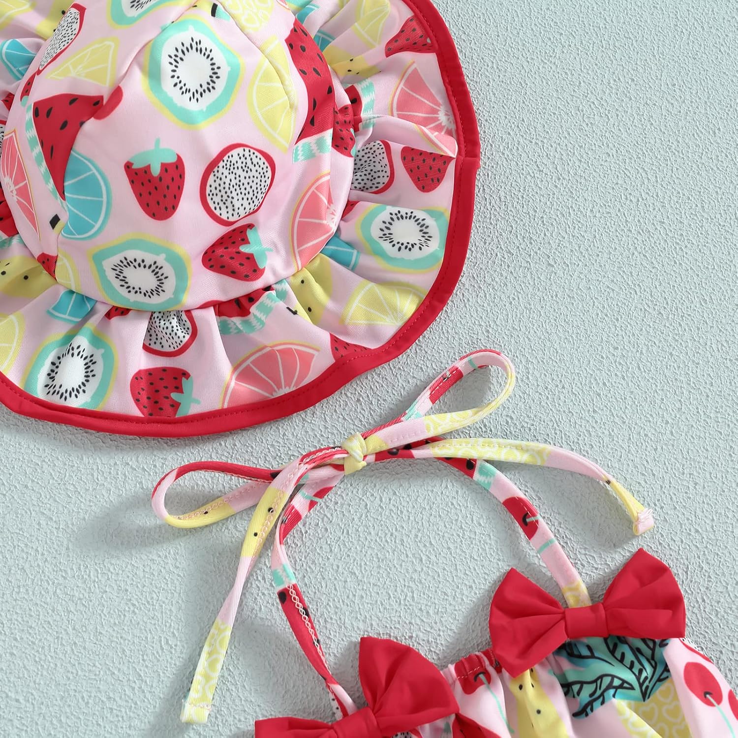 Roupa de banho infantil de duas peças, biquíni sereia, short com chapéu de sol em promoção! Veja a oferta e mais achadinhos de Moda praia infantil 5 Hoje é o melhor dia para comprar Roupa de banho infantil de duas peças, biquíni sereia, short com chapéu de sol com aquele preço maroto! Promoção! Aproveite a oferta! 5