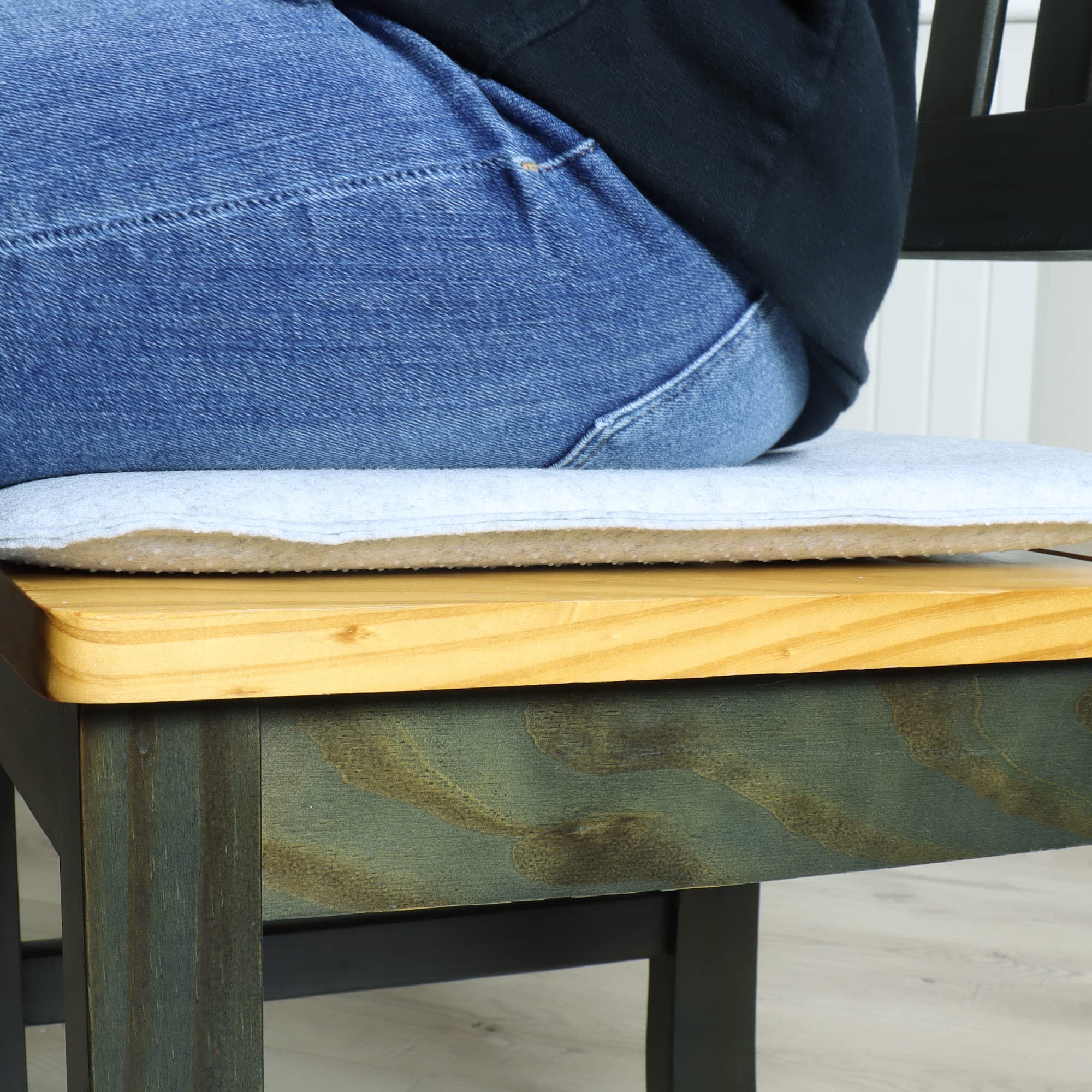 com-four® 16x Sitzkissen aus Filz 40 x 40 - gepolstertes Stuhlkissen - eckige Sitzpolsterauflage für Esszimmer, Garten, Balkon - rutschfeste Unterseite mit Anti-Slip
