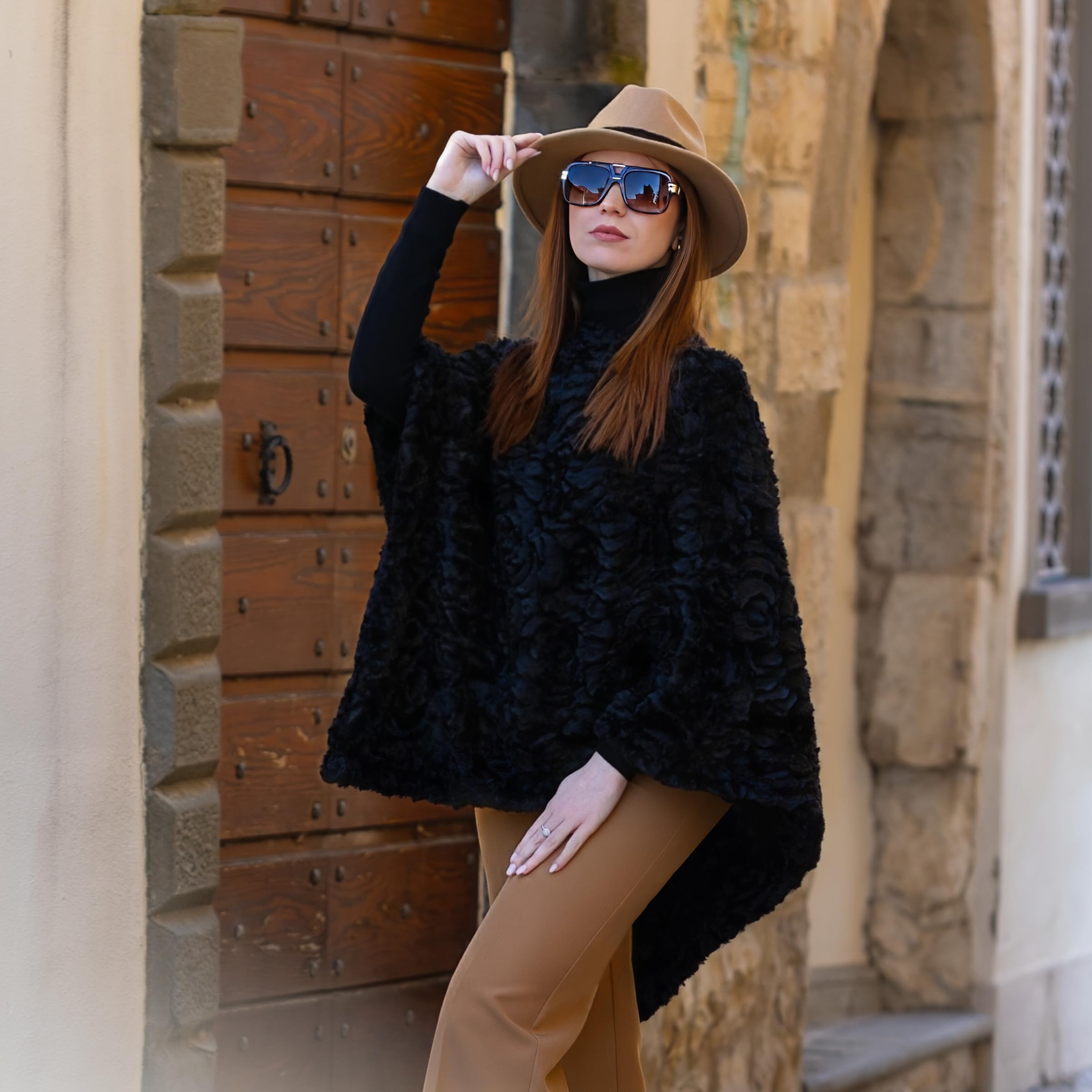 Poncho Donna Invernale colorata, Mantella Elegante per cerimonia, Scialle Coprispalle, Stola per l'inverno in pelliccia sintetica