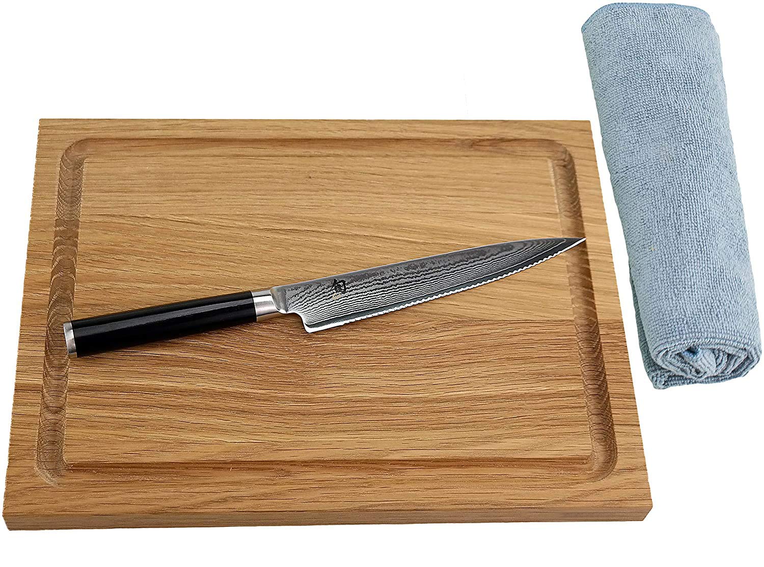 Kai Shun DM-0722 Couteau à tomates à tranchant ondulé japonais Lame 15 cm + Planche à découper Kai en chêne massif 30 x 22 cm
