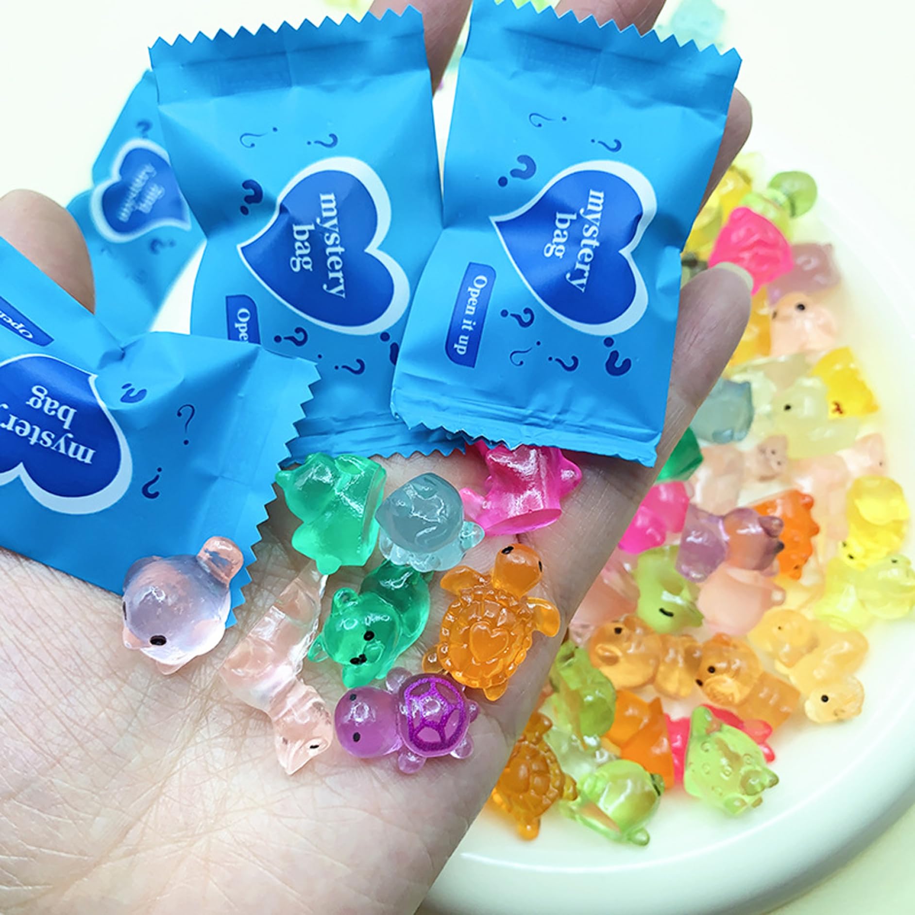 Otbushit 100Pcs Glow in The Dark Mini Resin Animals, Tiny Figures for Fairy Gardens DIY Crafts Miniature Displays