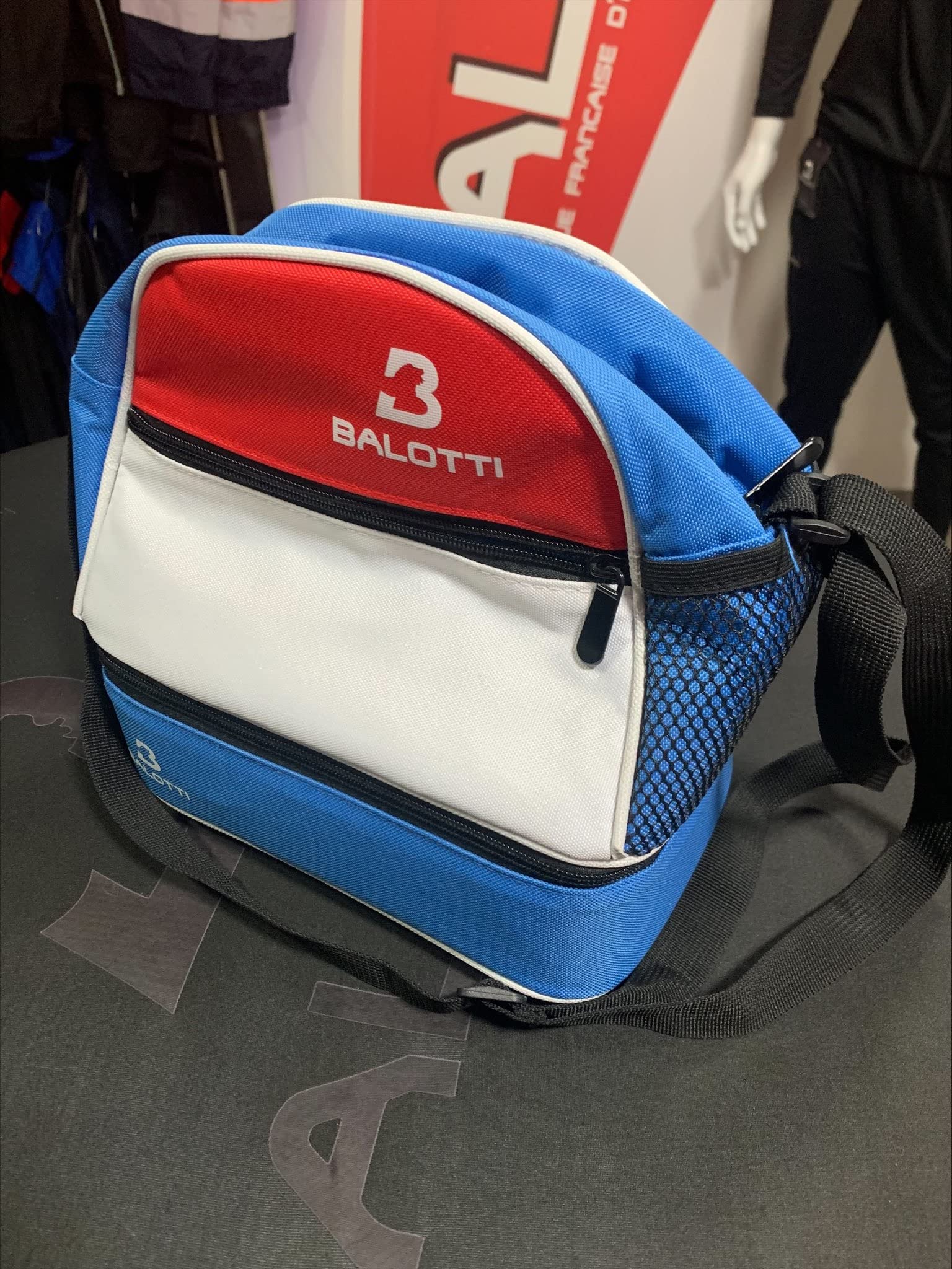 BALOTTI Sac de pétanque Personnalisable avec Compartiment triplette + cochonet | Noir ou Bleu | Sacoche personnalisée avec nom prénom ou Logo