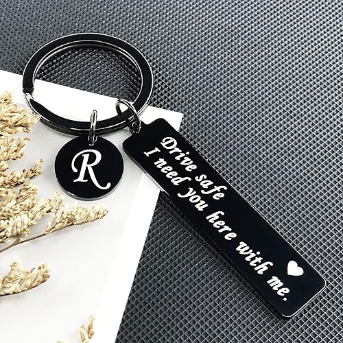 Miniatura 3 de CINDYHE Llavero Drive Safe de regalo para novio, día de San Valentín, regalos para él, te necesito aquí, 26 letras iniciales