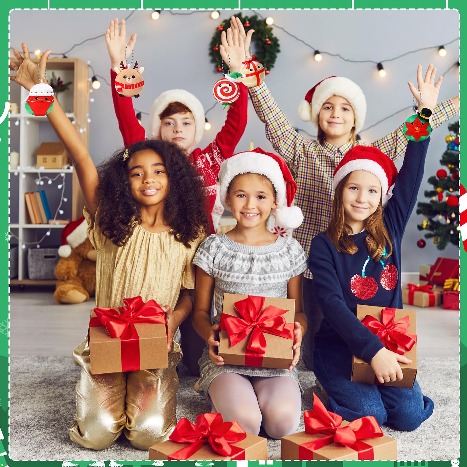 Aoriher 12 Adornos Navideños de Peluche 8 cm Juguete de Muñeco de Felpa de Papá Noel Alce Muñeco de Nieve Hombre de Jengibre Árbol de Navidad Bola de Nieve Copo de Nieve Caja de Regalo Calcetín Dulce