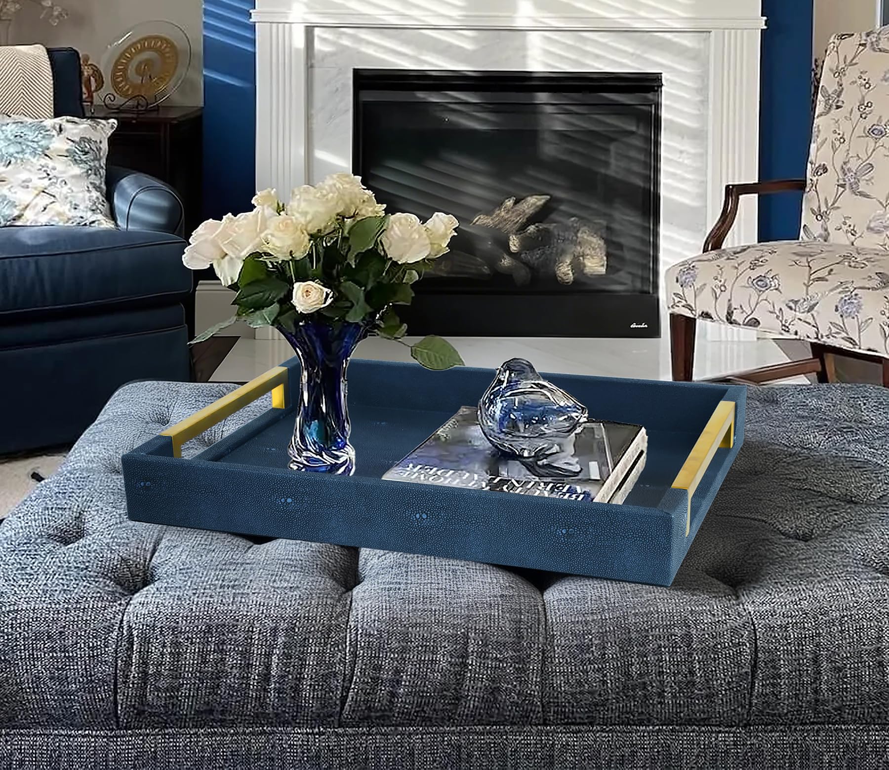 HofferRuffer Plateau de service en similicuir avec poignées en métal doré, élégant plateau de rangement décoratif pour table basse, ottoman, décoration d'intérieur et de service (galuchat bleu, 41,1 x