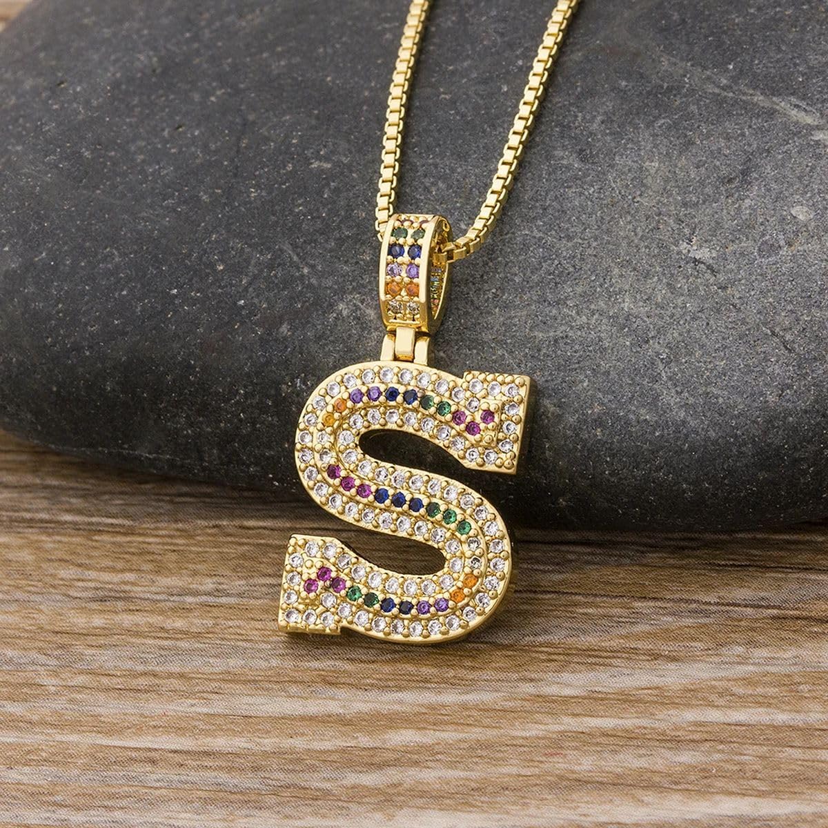 Ornamenti Nuovo 2025 Gift Fashion 26 Alphabet Pendant NACKLAFE Multicolor Lettera Iniziale collane Coppia Nome Regali di Gioielli per Donne con la Tua Moda Gioiello s creatività