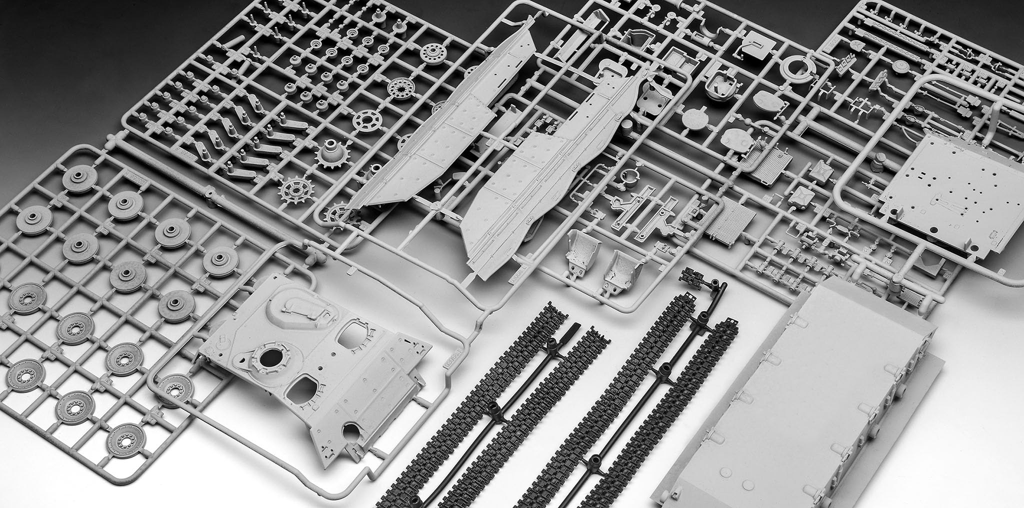 Revell Modellbau, Raketenjagdpanzer Jaguar 1, Bausatz, Maßstab 1:35, 197 Teile, Bastelset ab 12 Jahren, Detailgetreues Modell, Militärfahrzeug, Authentische Nachbildung