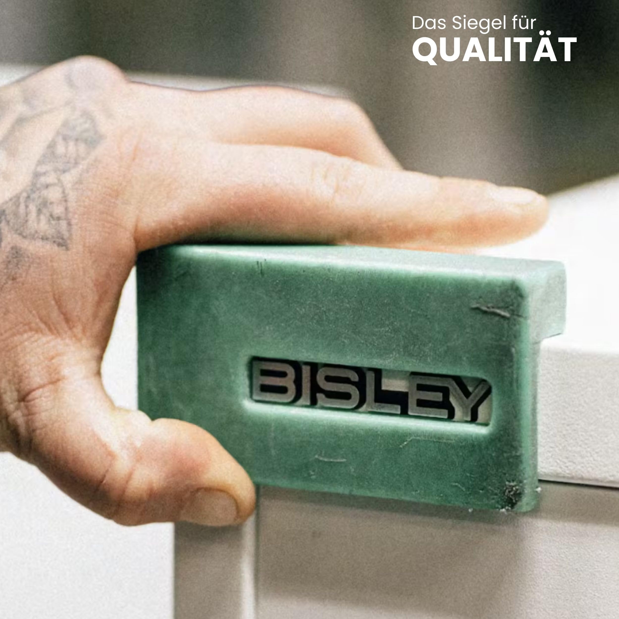 BISLEY Universal Flügeltürenschrank abschließbar - Stahlschrank mit 3-Punkt-Schloss, Tiefe: 50 cm - Werkstattschrank aus Metall mit 1 verzinkten Fachboden für 2 Reihen - Farbe: lichtgrau