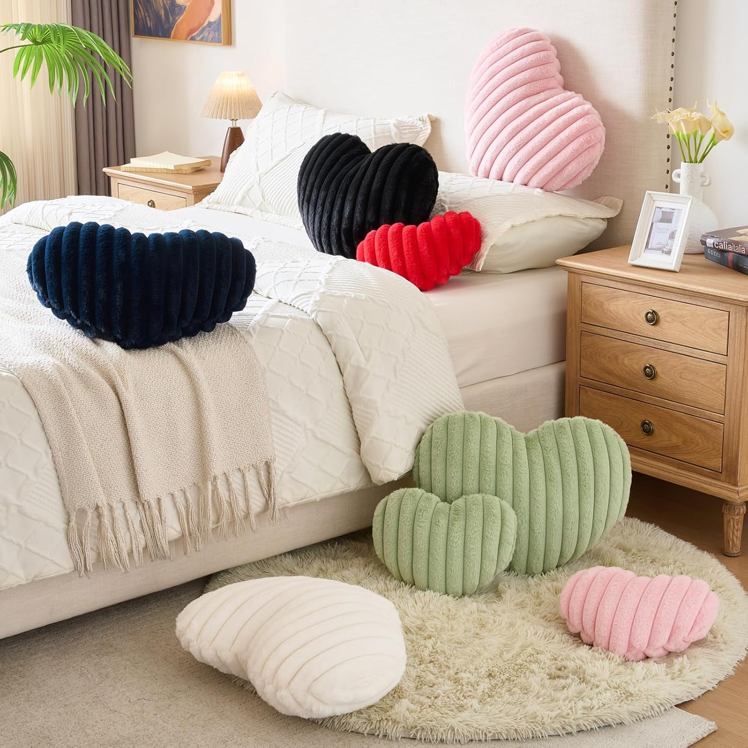 Heart Pillow, Heart Shaped Pillow with Soft Plush for Couch Bed, Decorative Throw Pillows for Bedroom Livingroom, Cozy Heart Pillows Home Decor Pillow Cushion (White, Large 19.6" x 15.7")
