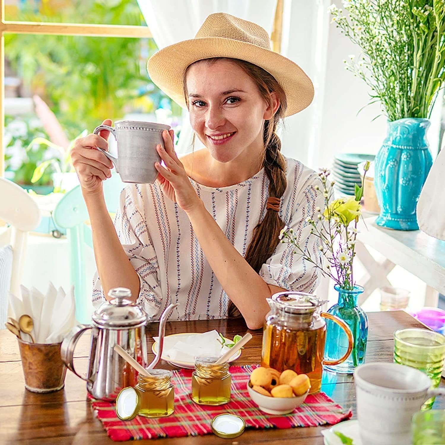 Lot de 40 pots de miel en verre, 45 ml - Mini pots en verre pour miel et confiture, avec petite cuillère, pendentif abeille, ficelles de jute, cartes de remerciement - Parfait pour les
