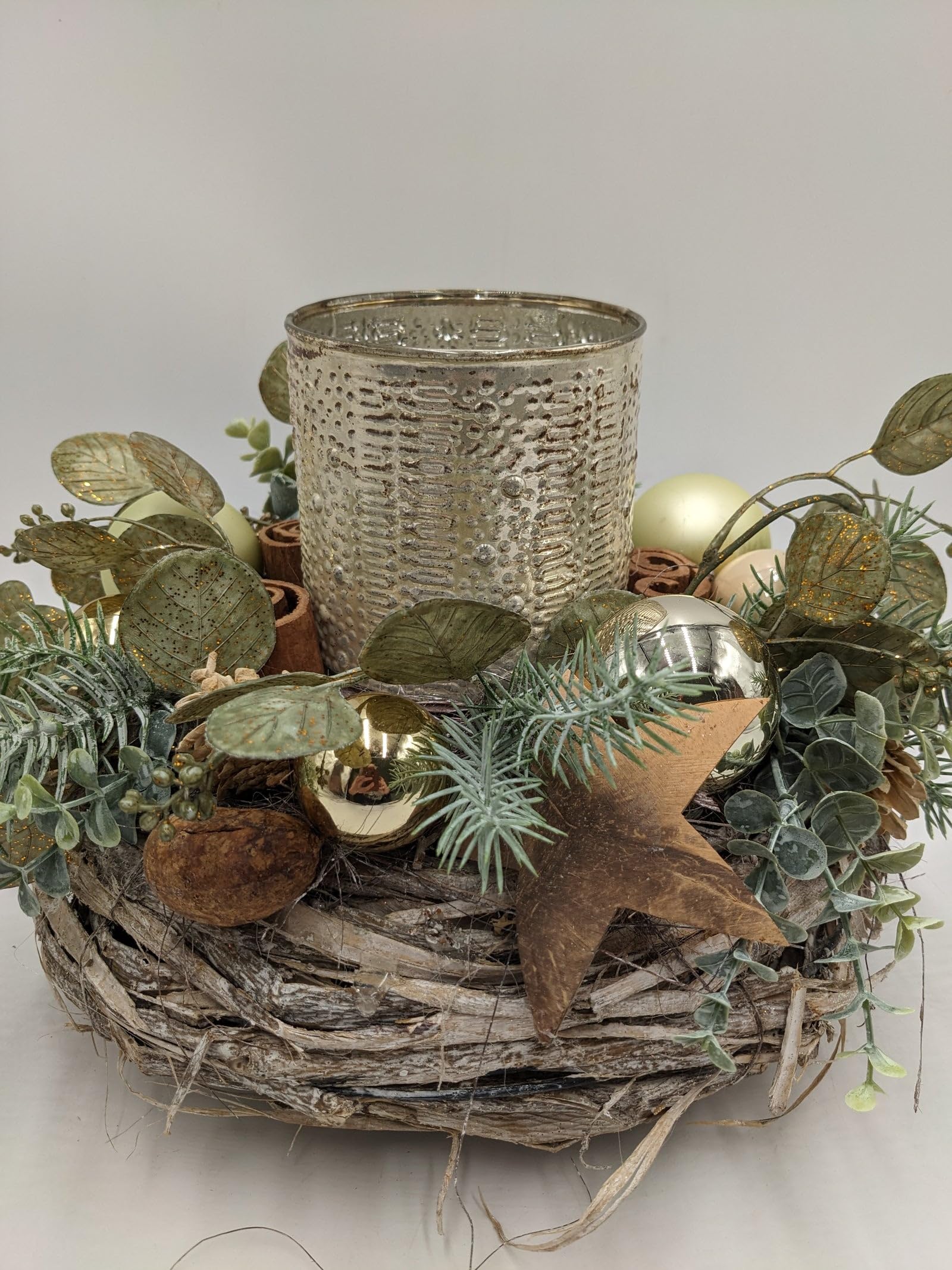 Weihnachtsgesteck Teelicht Kugeln Stern Eukalyptus Gold Natur