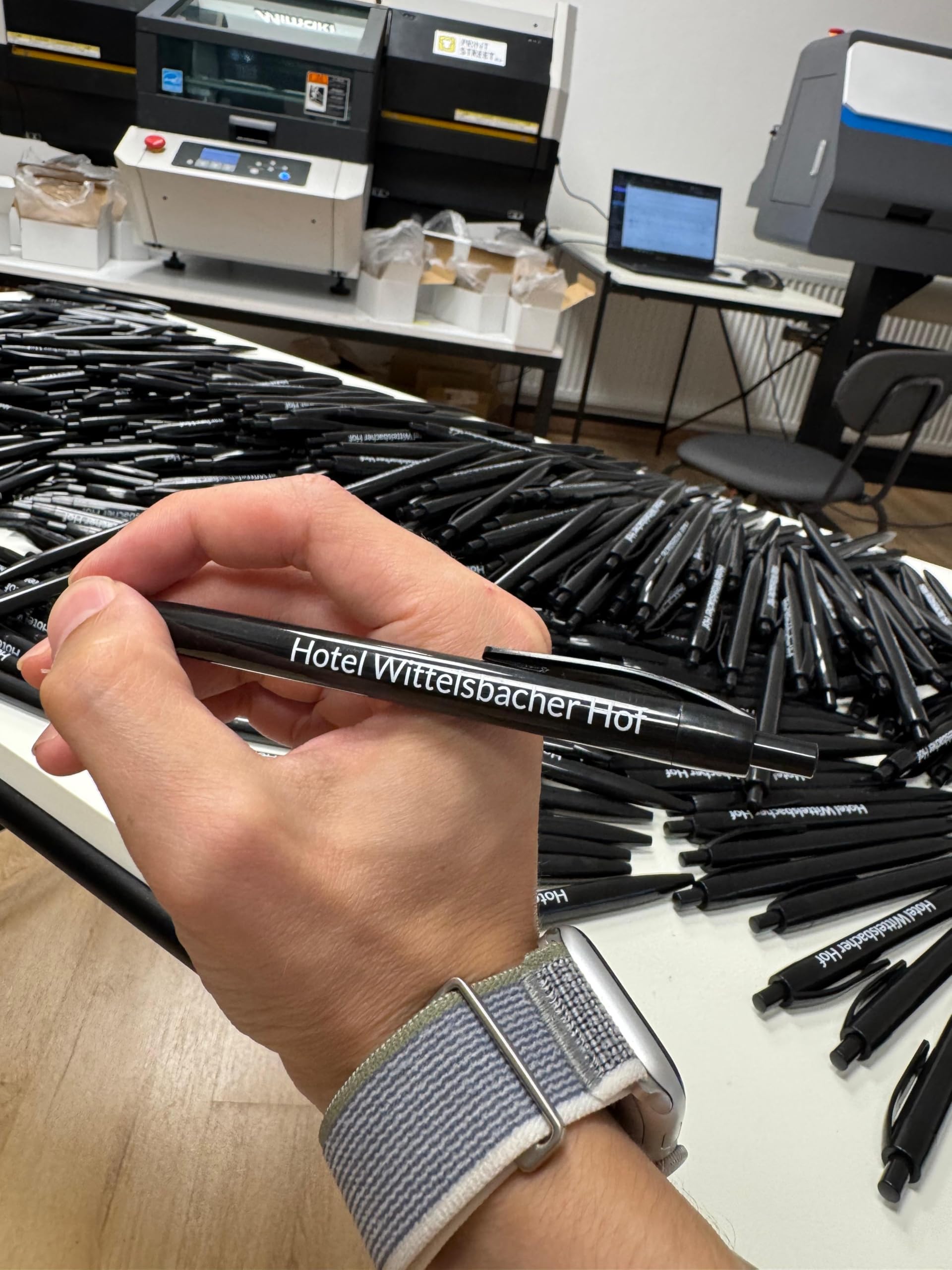 100 Penne a Sfera Personalizzate con Logo e Testo Stampa UV a Colori di Alta Qualità Ideali per Aziende Eventi e Regali (Nero)