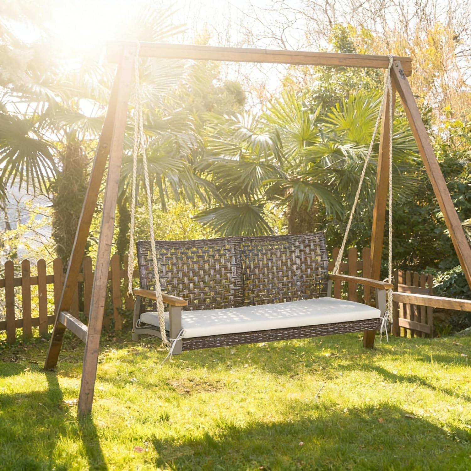 SOARS Altalena da Esterno 2 Posti in Rattan PE, Dondolo Sospeso con Cuscini e Braccioli in Legno di Acacia, Carico 360 kg, 131 X 68 X 54 CM, Panca Sospesa per Giardino, Balcone, Terrazza (Bianco)