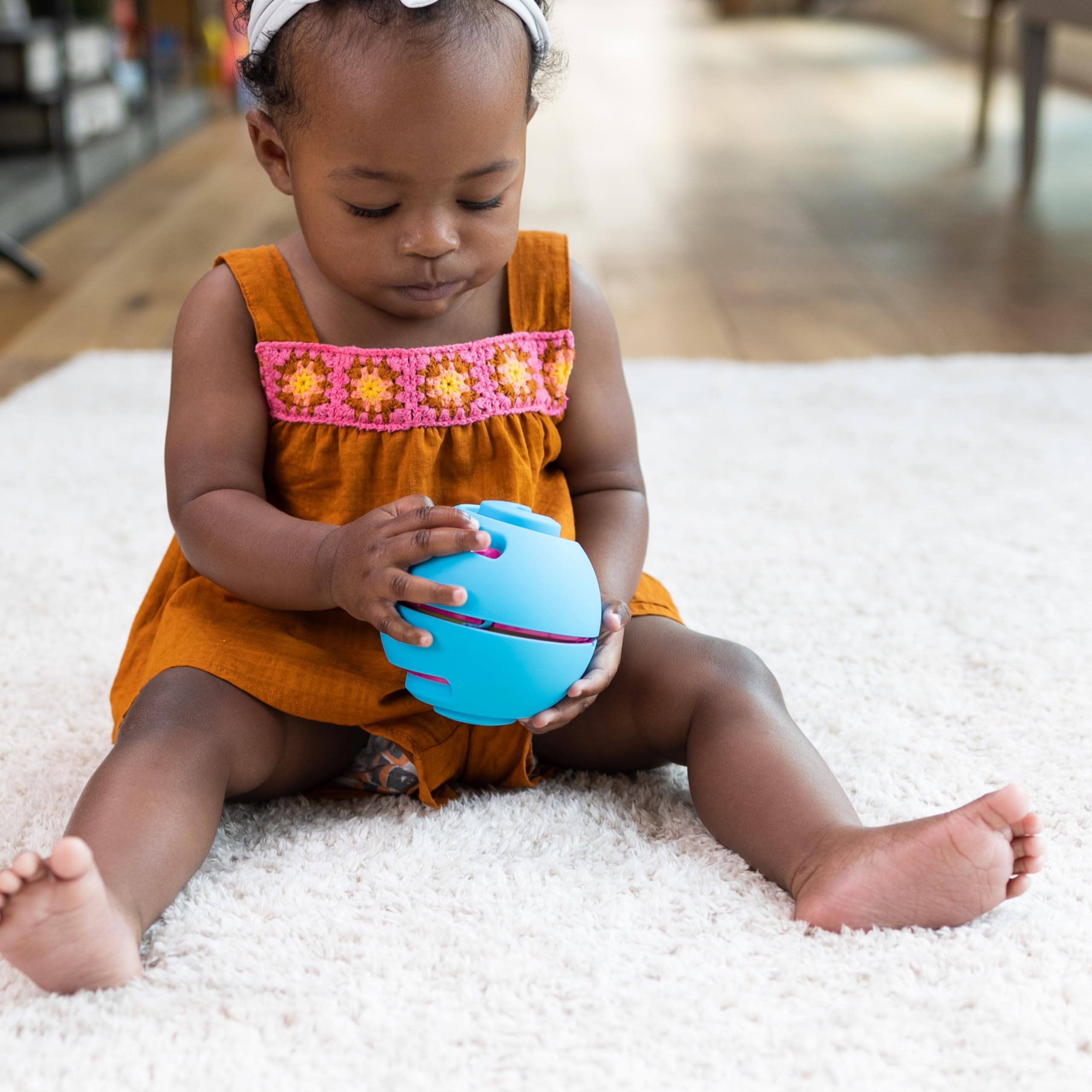 Fat Brain Toys, Oombee Ball, 4 Bolas encajables con texturas para bebés, juguete de aprendizaje infantil, juego seguro, estimulación sensorial, para niños preescolares desde 10 meses, Bizak (30690230)