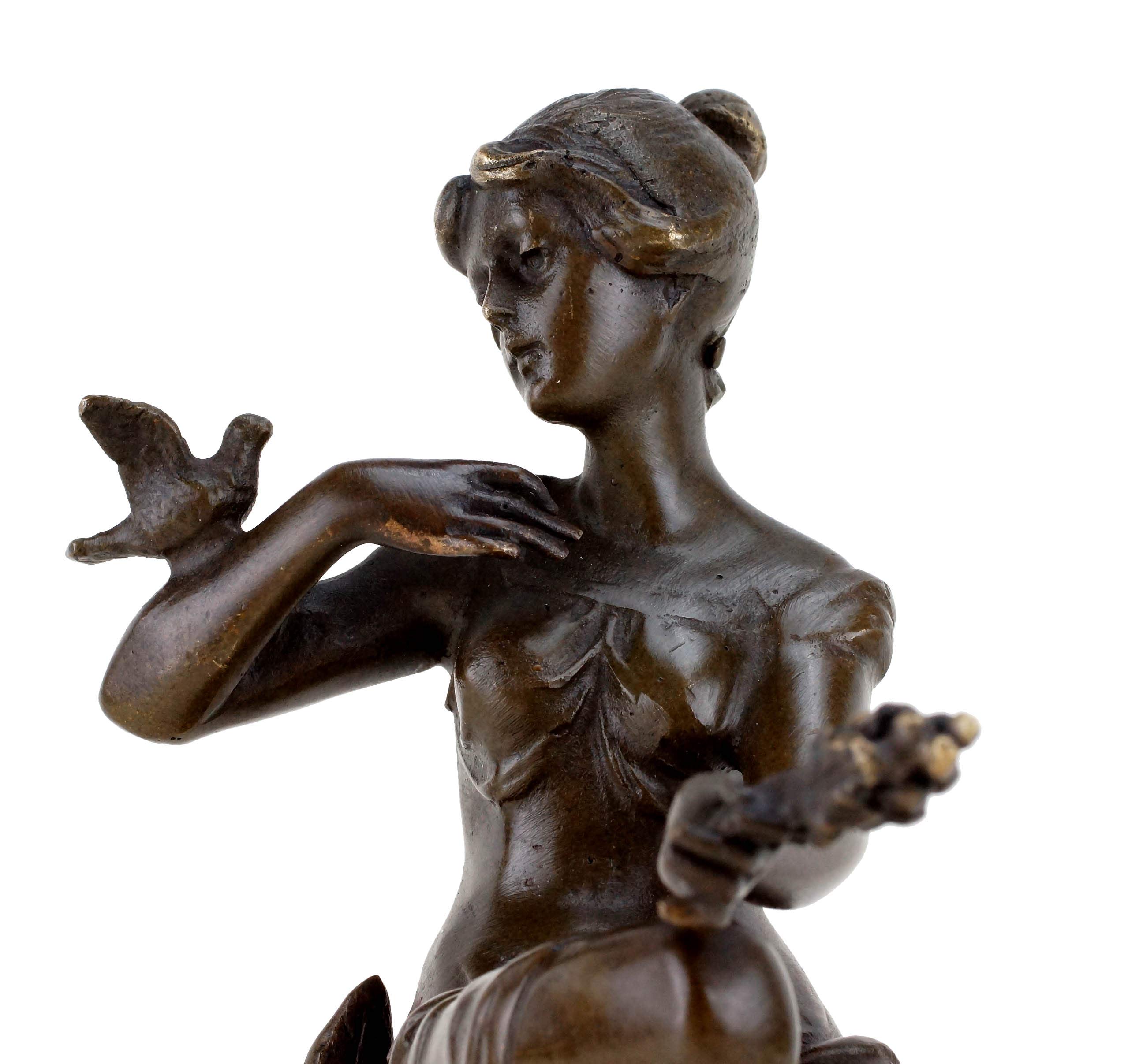 Kunst & Ambiente - Jugendstil Figur aus Bronze - Frau mit Taube - signiert Ferdinand Preiss - roter Marmorsockel - Skulpturen Online kaufen - Wohndeko für Innen und Außen