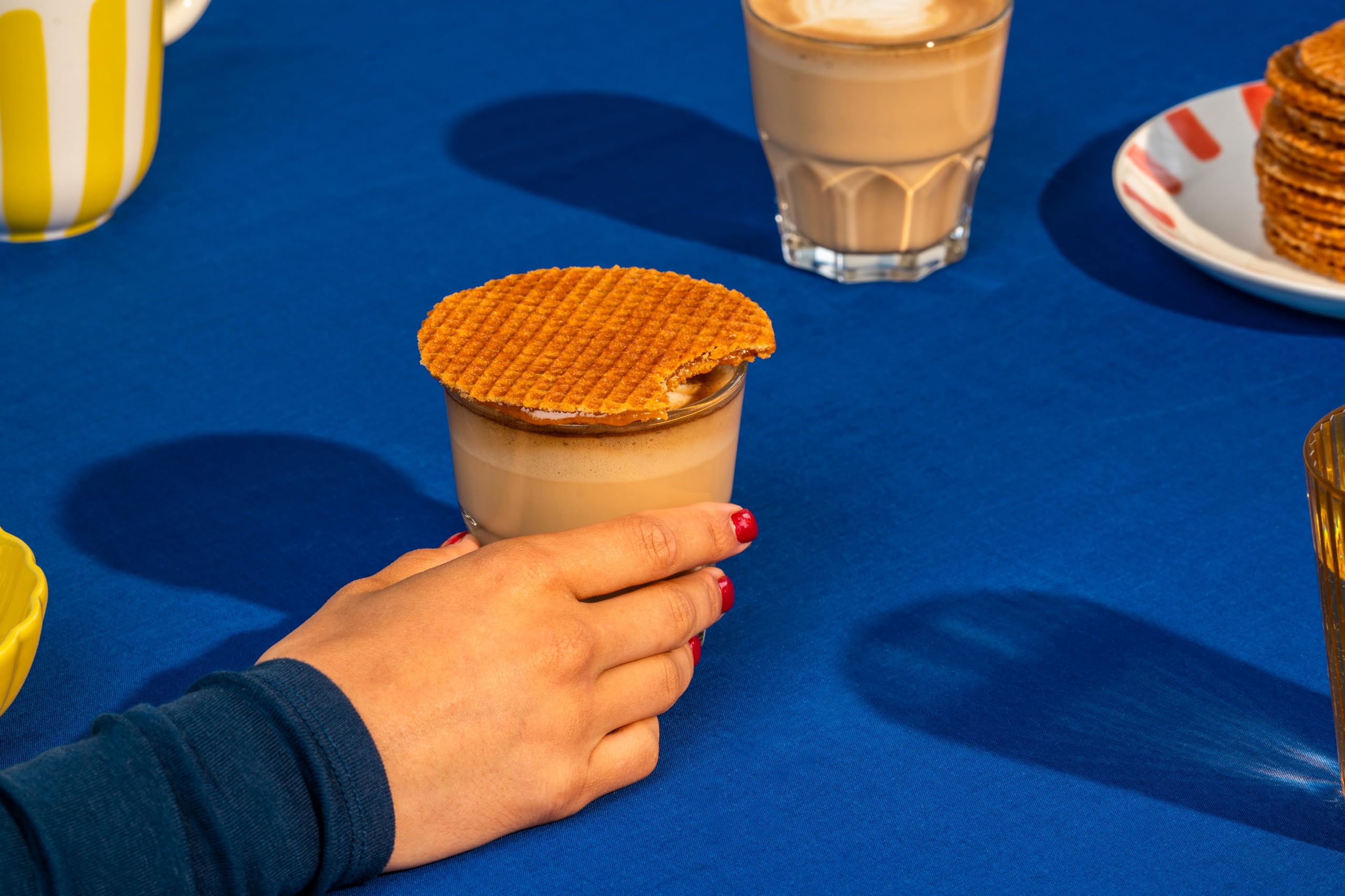 Daelmans Stroopwafels Caja Expositora, 36 Unidades (18x2), Diámetro 9 cm, Gofres de Caramelo Holandeses, Snack Clásico para Café