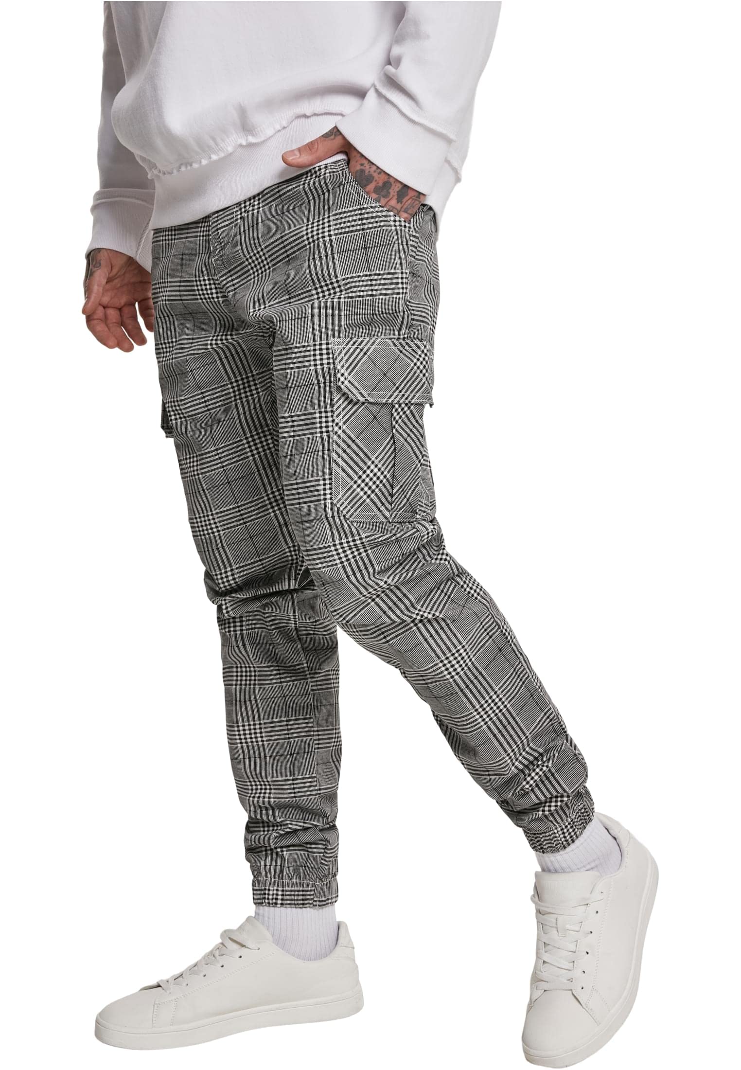 Urban Classics Pantalones cuadriculados para hombre, pantalones cargo con puños en los tobillos, grandes bolsillos laterales, disponibles en tallas de S a 5XL