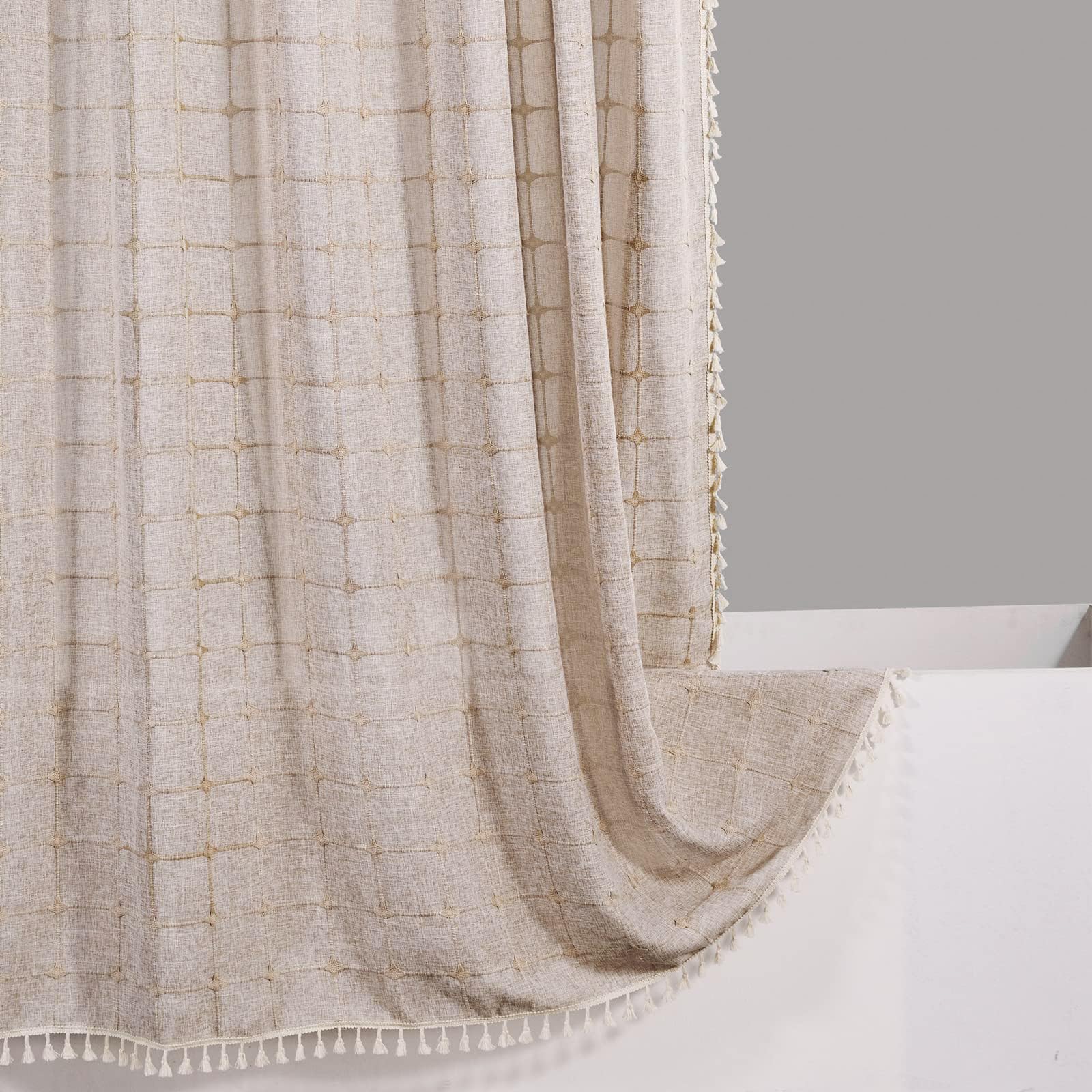 KIZAMI Rideau de Douche à Pompons 183 × 213 cm, Rideau de Douche à Carreaux en Polyester et Lin, Rideau de Douche imperméable, utilisé pour la décoration de Rideau de séparation d'hôtel à la