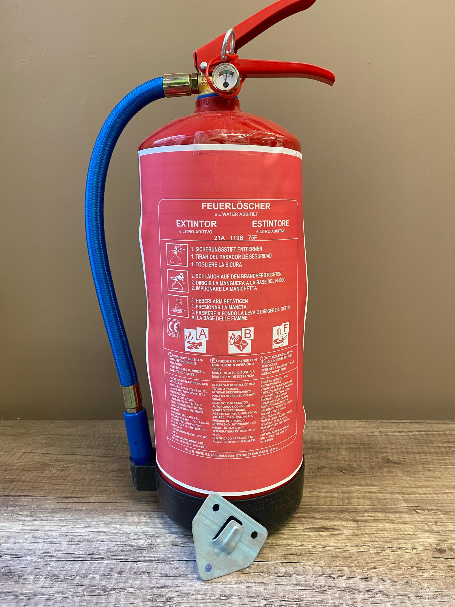 Vet Schuimblusser 6 Liter ABF Maiska  Inclusief Keuringssticker En Wandbeugel