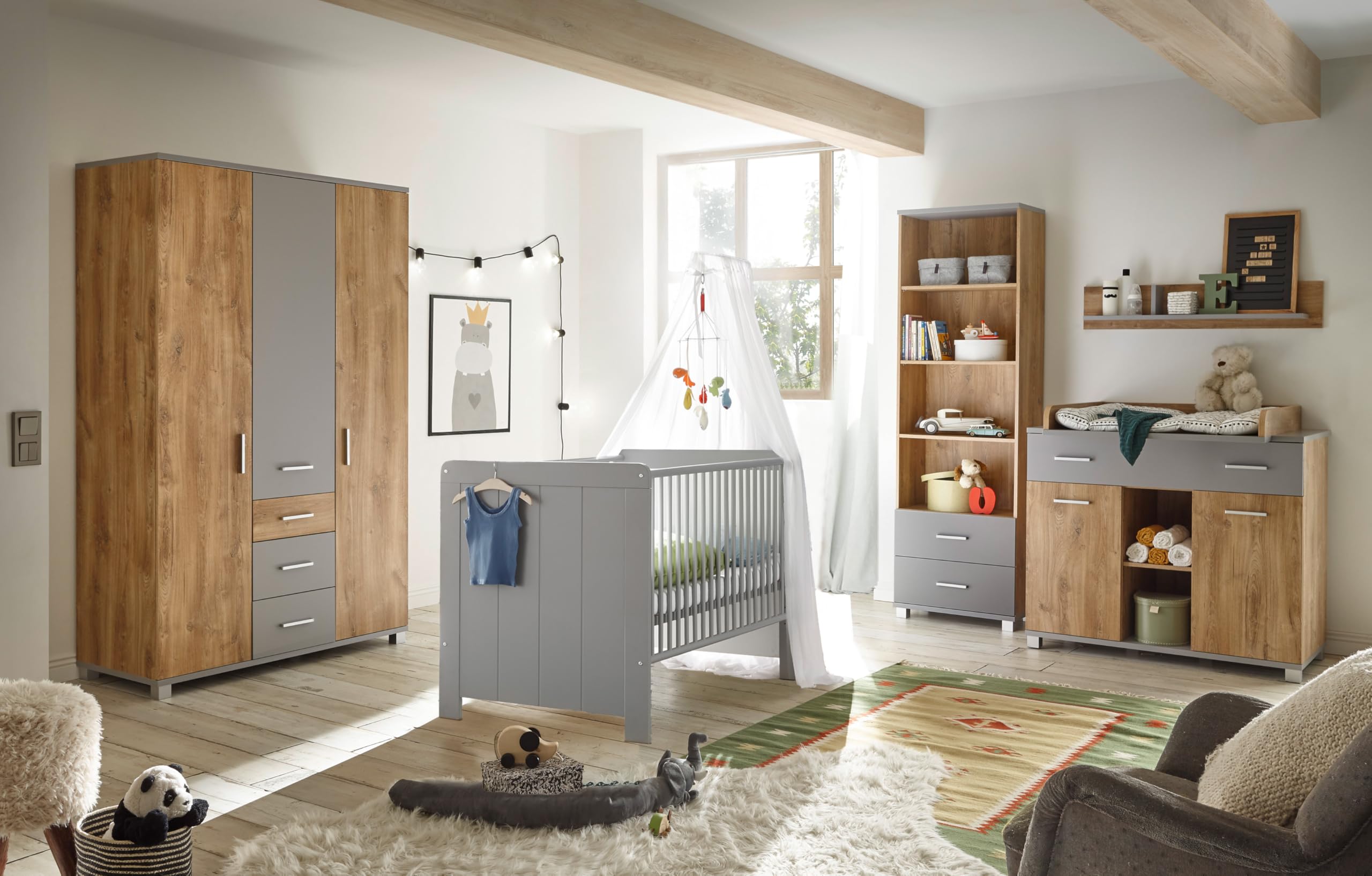 M Möbel-Direkt Deutschlands schnelle Möbel Babyzimmer Larissa 5-teilig - Kinderzimmer in Bolton Oak & Arktisgrau mit Drehtürenschrank, Babybett 70x140 cm höhenverstellbar, Wickelkommode & Regal