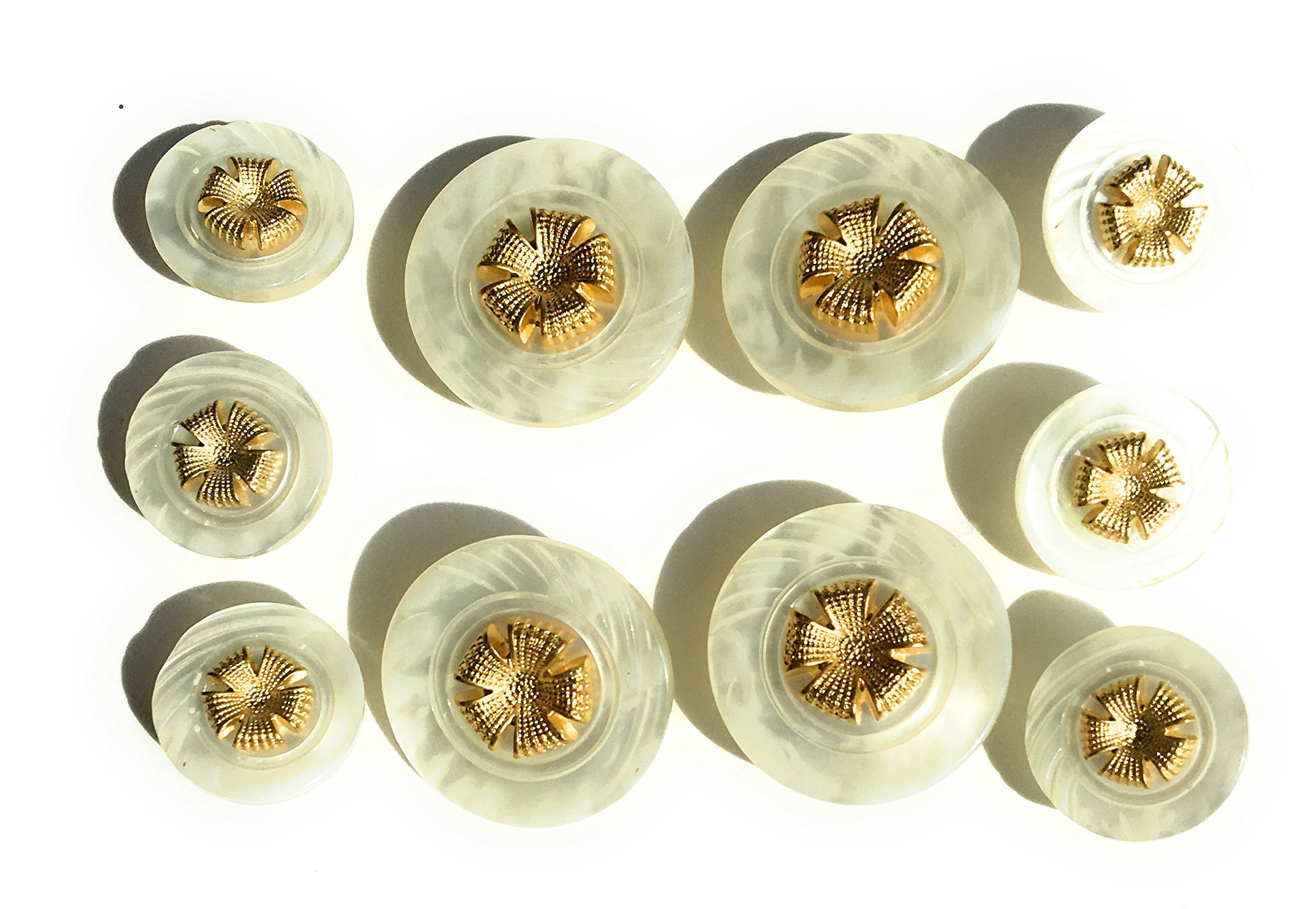 White Buttons Set - Flower Marbelized/Ceter Gold Fashion Buttons 10pc.