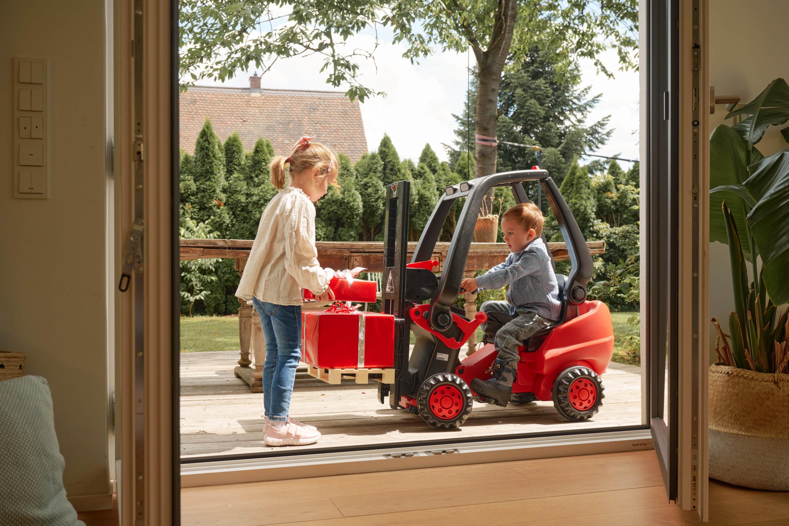 Big - Linde Forklift - Kindergabelstapler, Spielfahrzeug mit Präzisionskettenantrieb, Verstellbarer Sitz, bis 50 kg, Linde Lizenz, für Kinder ab 3 Jahren