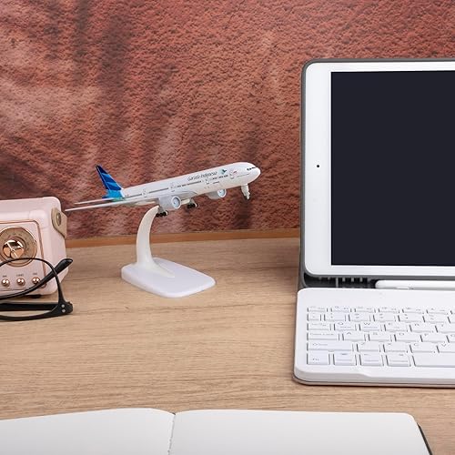 Miniatura 3 de Bswath Modelo Plano Escala 1300 Modelo Avión Indonesia 777 Modelo Aviones de aleación de metal fundido a presión para regalo y colección