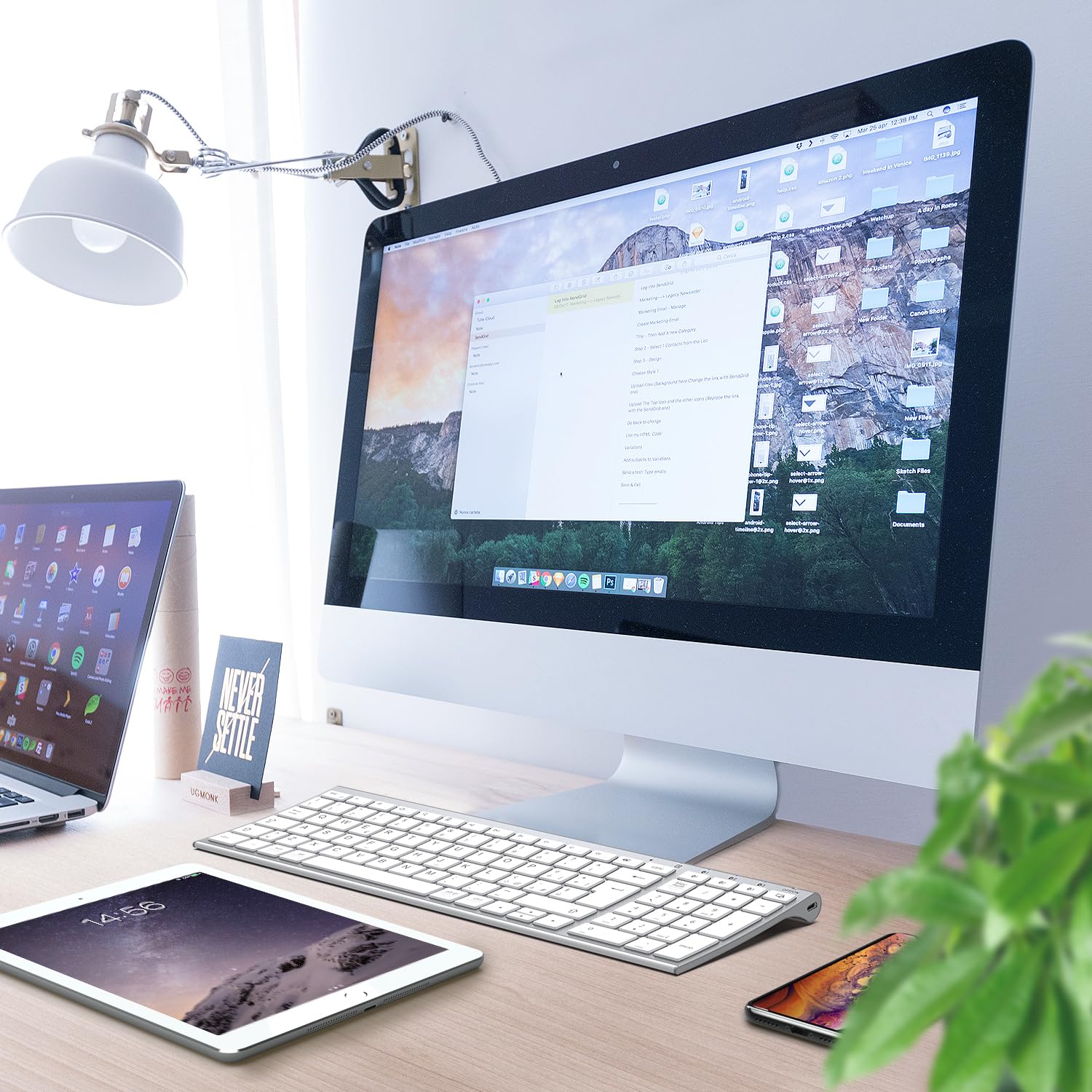 iClever Tastiera Bluetooth, Tastiera Ricaricabile Multi-Dispositivo Bluetooth 5.1con Connessione Stabile per Mac OS, Android, Windows (Silver)