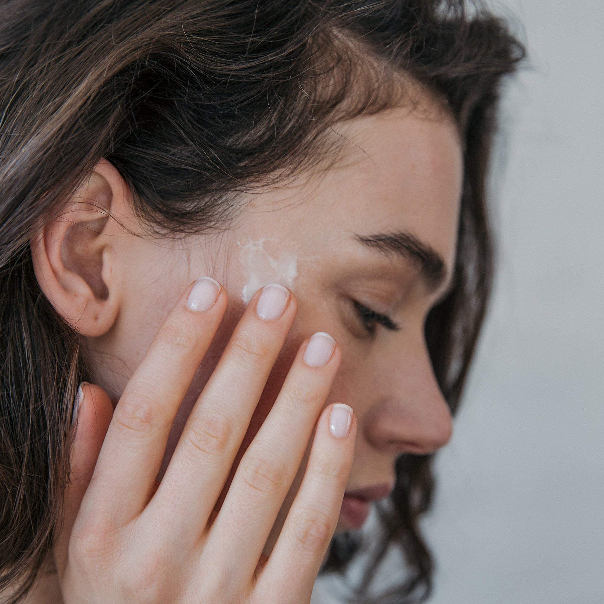sober® | Hydra Defence Cream | vitalisierende Feuchtigkeitscreme mit Hyaluron, Vitamin C,Aminosäuren und D5 Cell Complex™