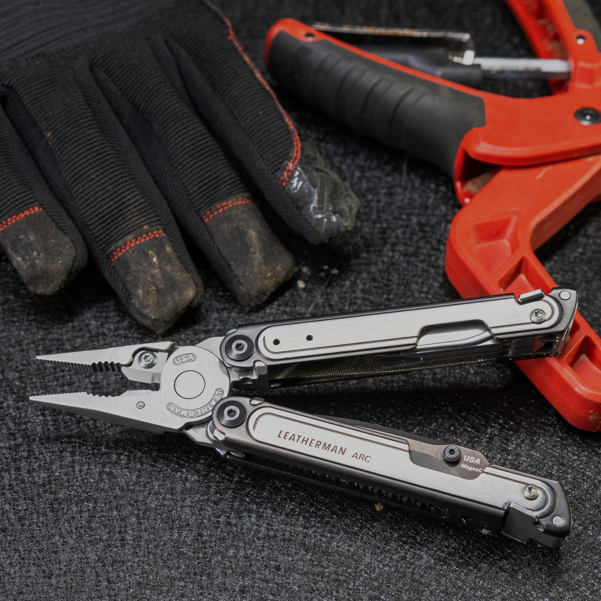 Leatherman ARC Multiutensile - 20 Attrezzi da Esterno con Lama in Acciaio MagnaCut, Kit di Punte
