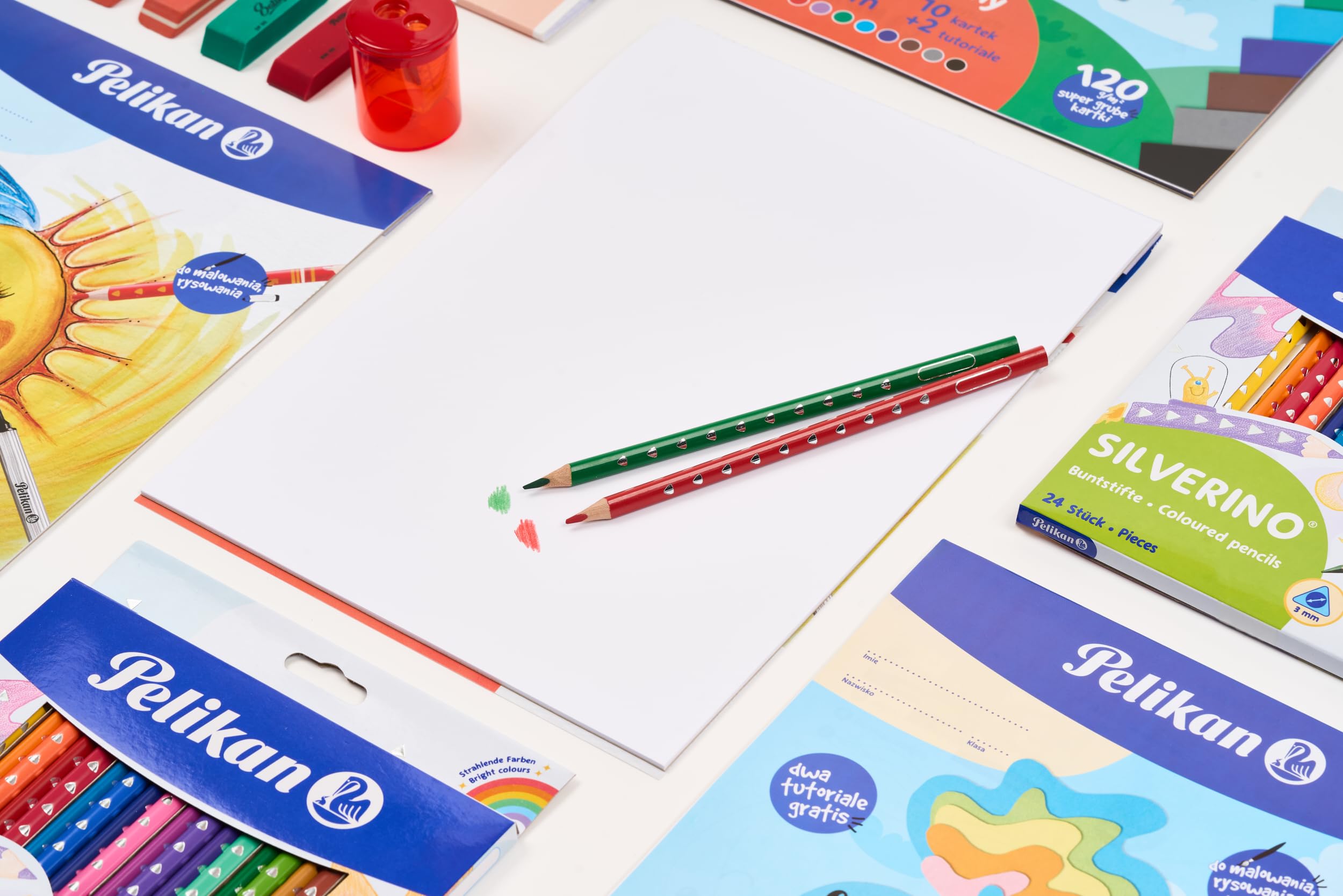 Pelikan Silverino, Matite Colorate con Fusto Triangolare e Impugnatura Ergonomica per Bambini, Pastelli dai Colori Intensi e Lavabili, Astuccio da 24 Colori