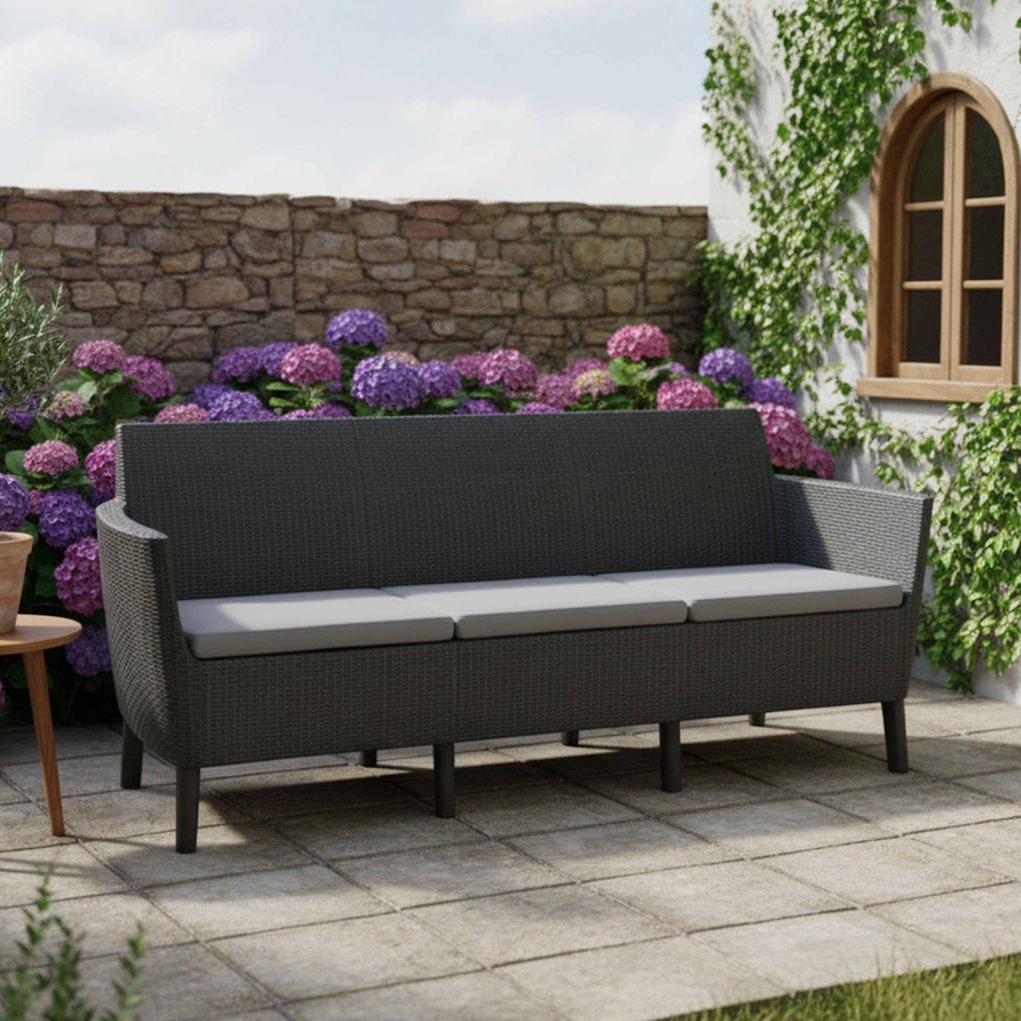 Dmora Divano da Esterno Tufino 66.5x187 cm Nero Antracite 3 Posti Resistente ai Raggi uv, Cuscini Inclusi