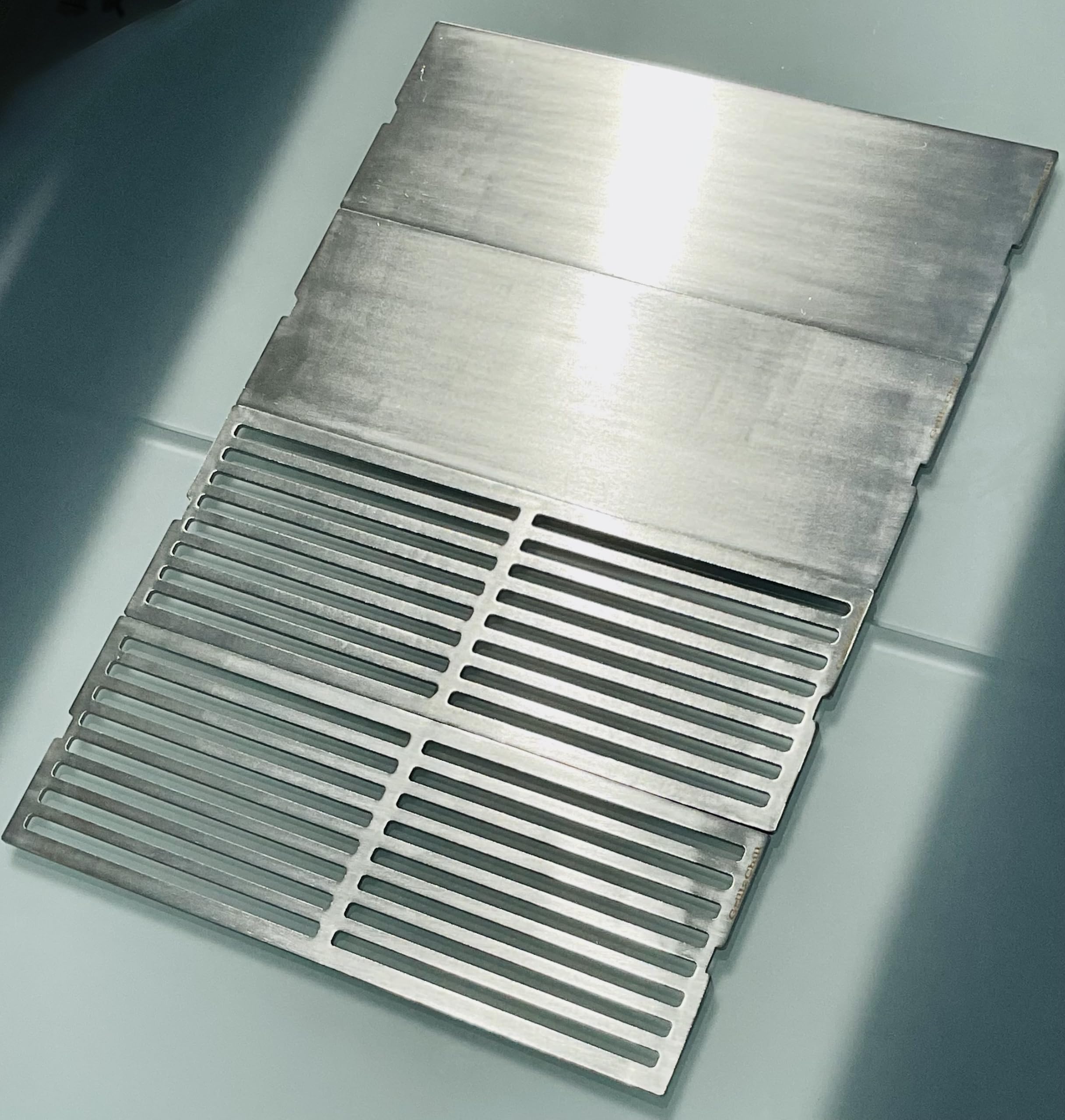 Ruszt do grillowania + Plancha stal szlachetna V2A 1.4301 p. f. Grills OUTDOORCHEF Australia 415 G + 425 G + 455 G + Canberra 4G + LANDMANN Triton seria 3.0 + seria Triton 4.1 / 2 ruszty + 2 planchy