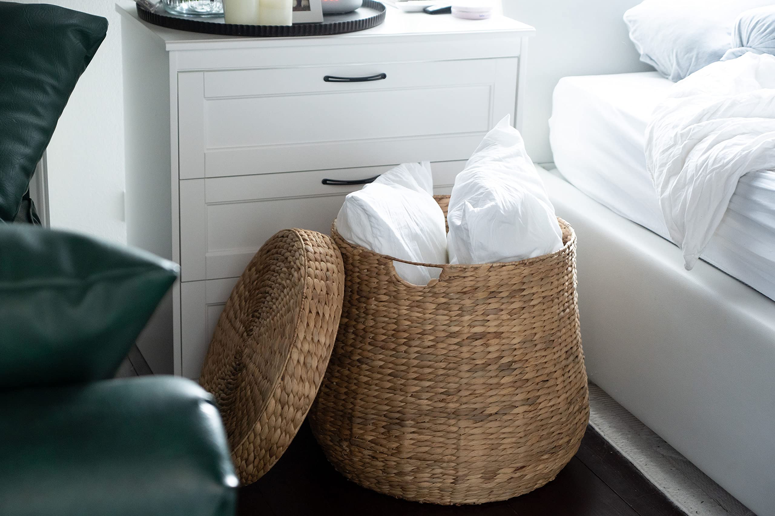 Decorasian Panier à linge tressé avec couvercle – Grand et rond – Grand panier en jacinthe d'eau avec anse – Panier à linge en rotin avec poignée – Rangement – 58 cm DA-B0050 Naturel