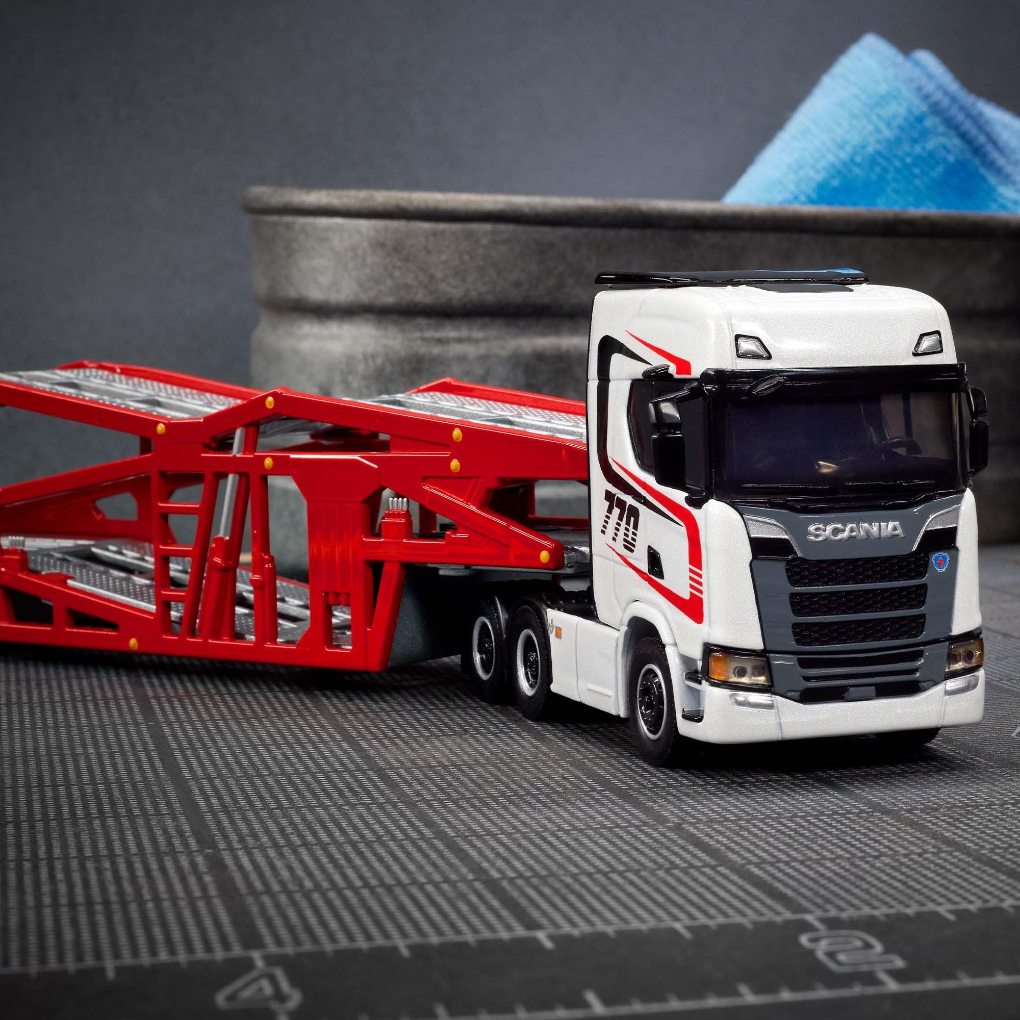 Amazon.com: Hot Wheels Scania 770 S Elite 64 Collectors Car Hauler
