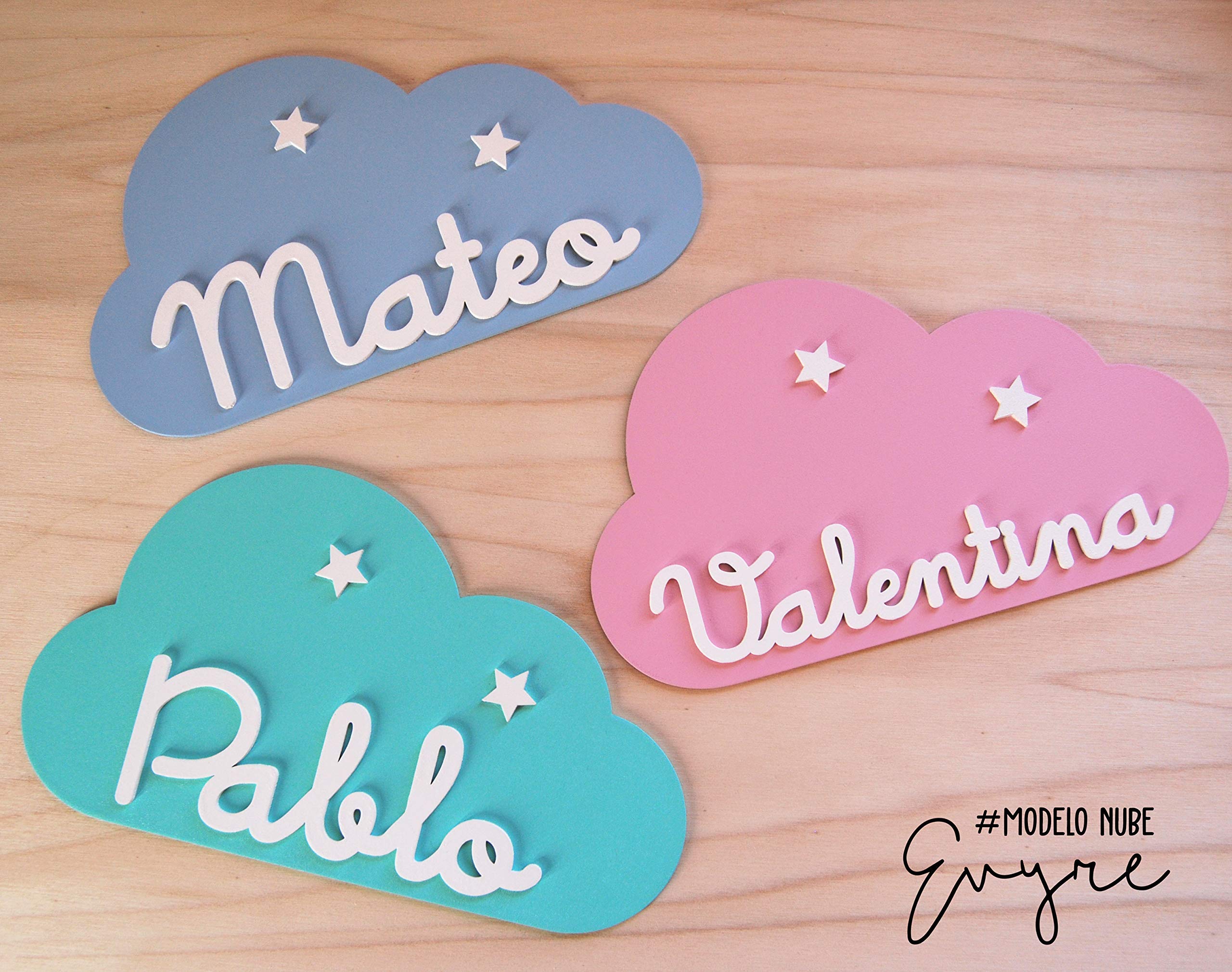 Canastilla bebé personalizada con placa decorativa, funda cojín, body y babero. Regalo original para un recién nacido niño y niña/Pack Corona o Nube