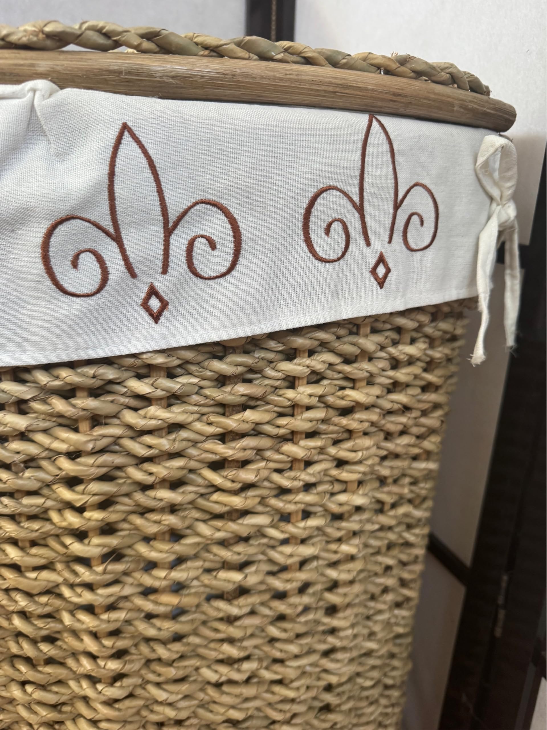 Portabiancheria ad Angolo in Fibra Naturale vimini 35x35x55 cm con Coperchio – Cesto Porta Biancheria con Fodera Interna in Cotone Rimovibile