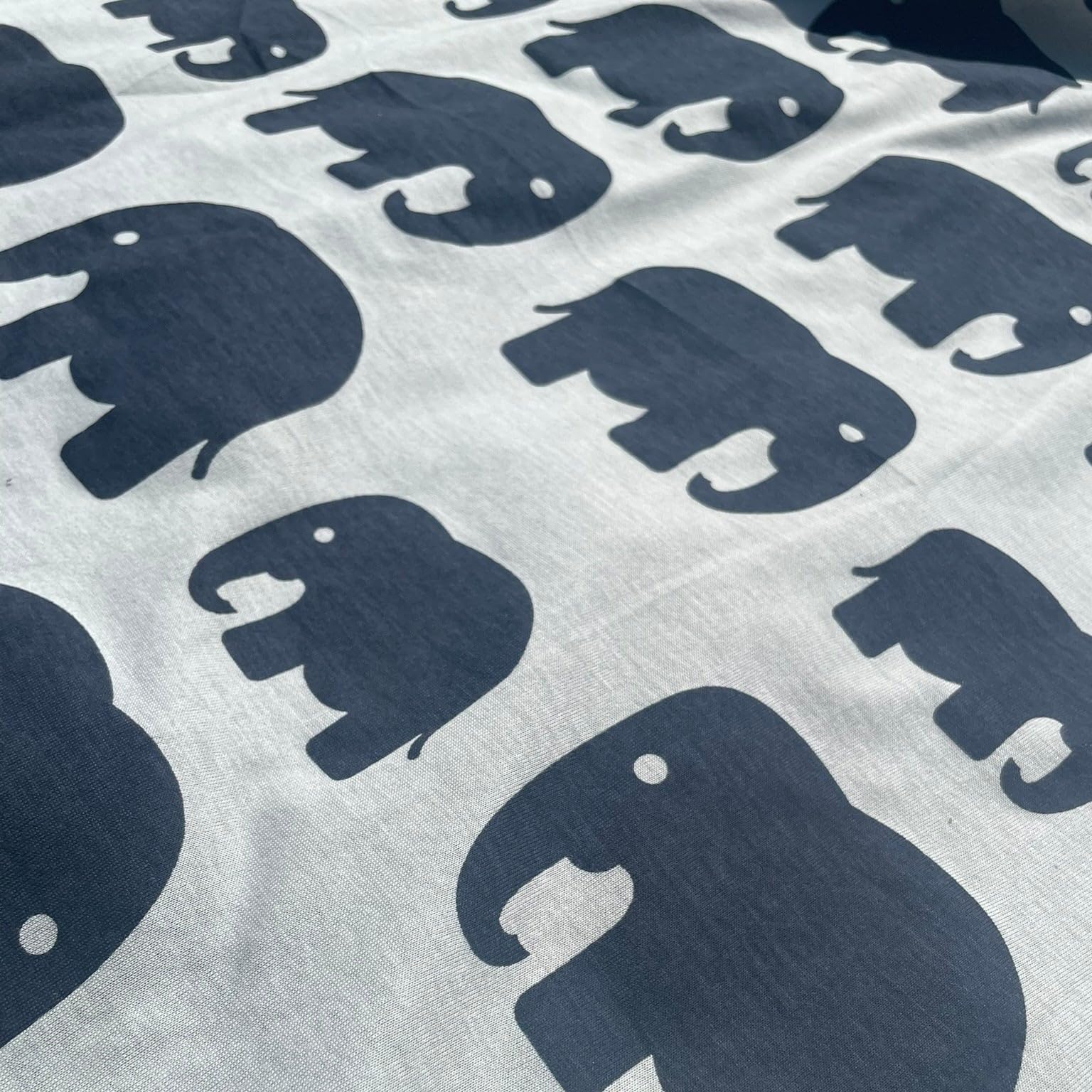 Multifunktionale Abdeckung mit UV-Schutz für Kinderwagen, Kindersitze, Babytragen und zum Stillen. Sonnenschutz mit UV-Schutzfaktor 50+ für Babys und Kinder. Für den Urlaub, den Strand, (Elefant)